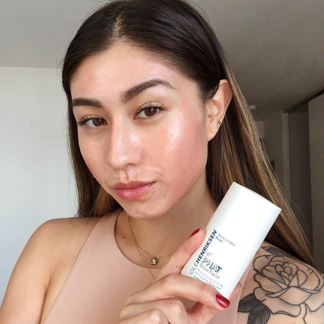 ウラヘンリクセンさんのインスタグラム写真 - (ウラヘンリクセンInstagram)「PHAT Glow Facial: the perfect mask for getting your skin bright and masking away the #SundayScaries post-holiday weekend. Leave your favorite pink emojis if you're using this mask today ⬇️🌸🎀💖💘🌷💕 #Regram @yzellebeauty」12月2日 12時00分 - olehenriksen