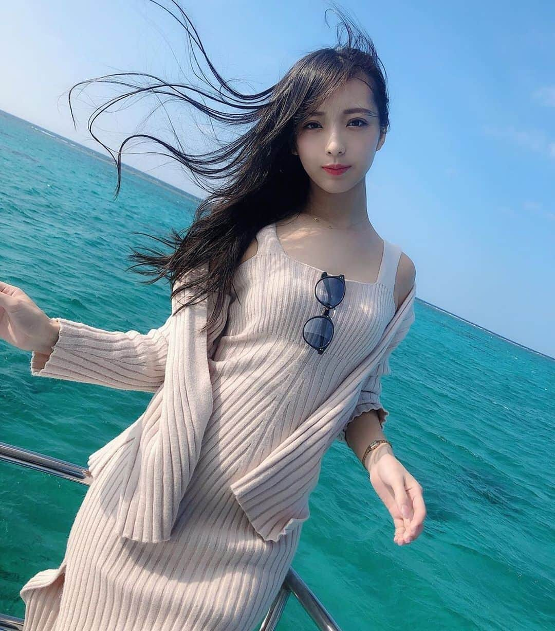 美女美容事情さんのインスタグラム写真 - (美女美容事情Instagram)「《社員旅行で宮古島に🏖〇〇が気持ちよかった‼️🛥》⁠⠀ *⁠⠀ リポストを使って、素敵な写真📷✨を投稿されてる方を紹介させて頂く⠀⠀⠀⁠⠀ 【💄美女美容事情💅】のコーナーです✨⁠⠀ *⠀⠀⠀⠀⠀⠀⁠⠀ いいねやコメント、フォローして応援してね❤︎🥰🎶⁣⁠⠀ *⠀⠀⠀⠀⠀⠀⁠⠀ 今回ご紹介させて頂きますのは❤︎⁠⠀ 藤堂ラナさん< @lanamaru >の素敵なお写真📸⁠⠀ *⁠⠀ ⁠社員旅行で宮古島へ行かれたそうです😊クルージングがとっても気持ち良かったのだとか🛥💕⠀ 海風になびく髪と優しい表情が見ている人を癒してくれるような一枚ですね🥰⠀ *⠀⁠⠀ 藤堂ラナさんのアカウントには他にも素晴らしい投稿が沢山ありますので是非覗いてみてくださいね💁‍♀️💙⁠⠀ *⠀⁠⠀ 藤堂ラナさん< @lanamaru >⁠⠀ 素敵な投稿ありがとうございました☺️📸✨⠀⠀⠀⠀⠀⠀⠀⁠⠀ △▼△▼△▼△▼△▼△▼△▼△▼△▼⠀⠀⠀⠀⠀⠀⠀⠀⠀⠀⠀⠀⠀⠀⠀⠀⠀⠀⠀⠀⠀⠀⠀⠀⠀⠀⠀⠀⠀⠀⠀⠀⁠⠀ ❤🧡💛「美女美容事情」💚💙💜⠀⠀⠀⠀⠀⠀⠀⠀⠀⠀⠀⠀⠀⠀⁠⠀ 👇掲載ご希望の方は👇⠀⠀⠀⠀⠀⠀⠀⠀⠀⠀⠀⠀⠀⠀⠀⁠⠀ @b_b_j.jタグ付けと🖤 ビジョビ⠀🖤タグ付けお願いします✨⠀⠀⠀⠀⠀⠀⠀⠀⠀⠀⠀⠀⠀⠀⠀⁠⠀ ――――――――――――――――⠀⠀⠀⠀⠀⠀⠀⠀⠀⠀⠀⠀⠀⠀⁠⠀ ～姉妹アカウントのご紹介～⠀⠀⠀⠀⠀⠀⠀⠀⠀⠀⠀⠀⠀⠀⠀⠀⠀⠀⠀⠀⠀⠀⠀⠀⠀⠀⁠⠀ ◇美容情報を紹介している«美女美容事情～Beauty～»⠀⠀⠀⠀⠀⠀⠀⠀⠀⠀⠀⠀⠀⠀⠀⠀⠀⠀⠀⠀⠀⠀⠀⠀⠀⁠⠀ ( @b_b_j.j_b )⠀⠀⠀⠀⠀⠀⠀⠀⠀⠀⠀⠀⠀⠀⠀⠀⠀⠀⠀⠀⠀⠀⠀⠀⠀⠀⁠⠀ ◇美しい旅スポット紹介をしている«美 spot»⠀⠀⠀⠀⠀⠀⠀⠀⠀⠀⠀⠀⠀⠀⠀⠀⠀⠀⠀⠀⠀⠀⠀⠀⁠⠀ ( @b__spo )⠀⁠⠀ ⠀⠀⠀⠀⠀⠀⠀⠀⠀⠀⠀⠀⠀⠀⠀⠀⠀⠀⠀⠀⁠⠀ よかったらこちらも覗いてみてね✨⁠⠀ ――――――――――――――――⠀⠀⠀ #宮古島 #美白 #okinawa ⠀⠀ #沖縄旅行 #沖縄 ⠀⠀ #沖縄旅 #南国 ⠀⠀⠀⠀⠀⠀⠀⠀⠀ #miyakojima #楽しい⠀⠀⠀⠀⠀⠀⠀⠀⠀⠀ #女子旅行 #キラキラ ⠀⠀⠀⠀⠀⠀⠀⠀⠀⠀ #カメラ女子部 #青い海 ⠀⠀⠀⠀⠀⠀⠀⠀⠀⠀ #バカンス #リゾート⠀⠀⠀⠀⠀⠀⠀⠀⠀⠀ #南の島 #ニットワンピ⠀⠀⠀⠀⠀⠀⠀⠀⠀⠀ #美活 ⠀⠀⠀⠀⠀⠀⠀⠀⠀⠀ #くびれ #美肌⠀⠀⠀⠀⠀⠀⠀⠀⠀⠀ #美 #カメラ女子部 ⠀⠀⠀⠀⠀⠀⠀⠀⠀⠀ #大人可愛い #大人女子 ⠀⠀⠀⠀⠀⠀⠀⠀⠀⠀ #女子力 #女子力up ⠀⠀⠀⠀⠀⠀⠀⠀⠀⠀ #goodtime #japanesegirl ⠀ #nicepic」12月2日 11時58分 - b_b_j.j