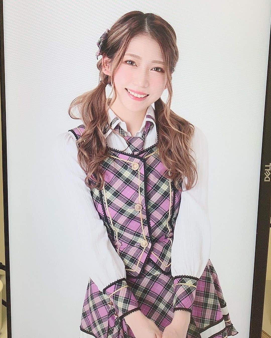 茂木忍のインスタグラム：「生写真撮影〜📸 . . この前公演でやったツインテールの評判が良かったからって 調子乗って生写真でもやっちった〜！ . 発売されたらまたお知らせします🖤」