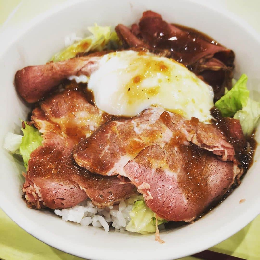 CLEAR de SIGNさんのインスタグラム写真 - (CLEAR de SIGNInstagram)「酪農学園大学食堂の期間限定メニュー ローストビーフ丼 #酪農学園大学 #ローストビーフ丼」12月2日 11時58分 - cleardesign