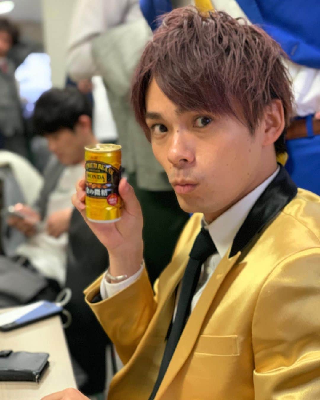 池田真一のインスタグラム：「今日は漫才劇場の5周年てことで、いつもより金多めの木崎さん！」