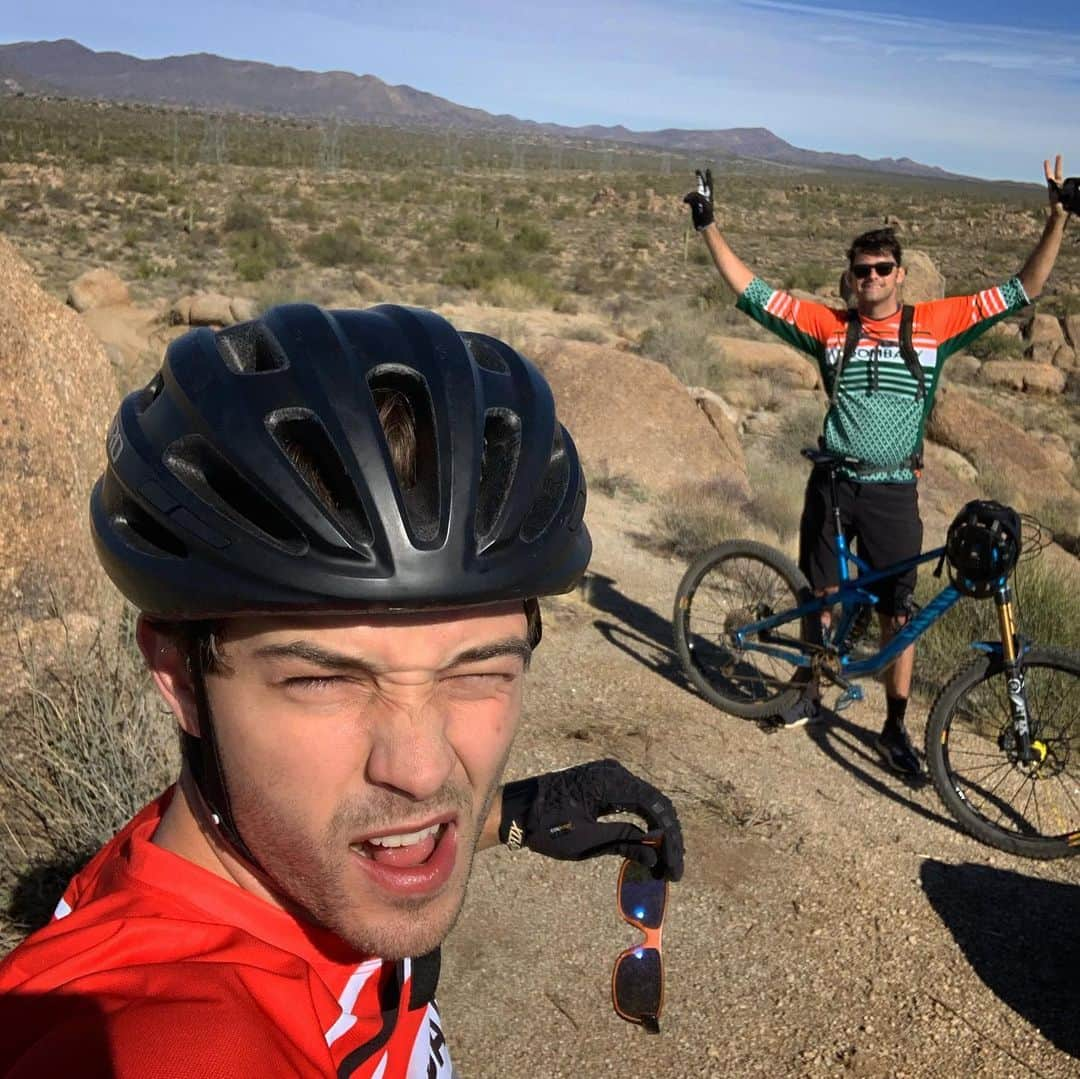 フランシスコ･ラチョースキーさんのインスタグラム写真 - (フランシスコ･ラチョースキーInstagram)「Today was a good day! 🌵🚲🌵 #boombaby thanks @reggiemillertnt for the sike shirt #ballers」12月2日 12時15分 - chico_lachowski