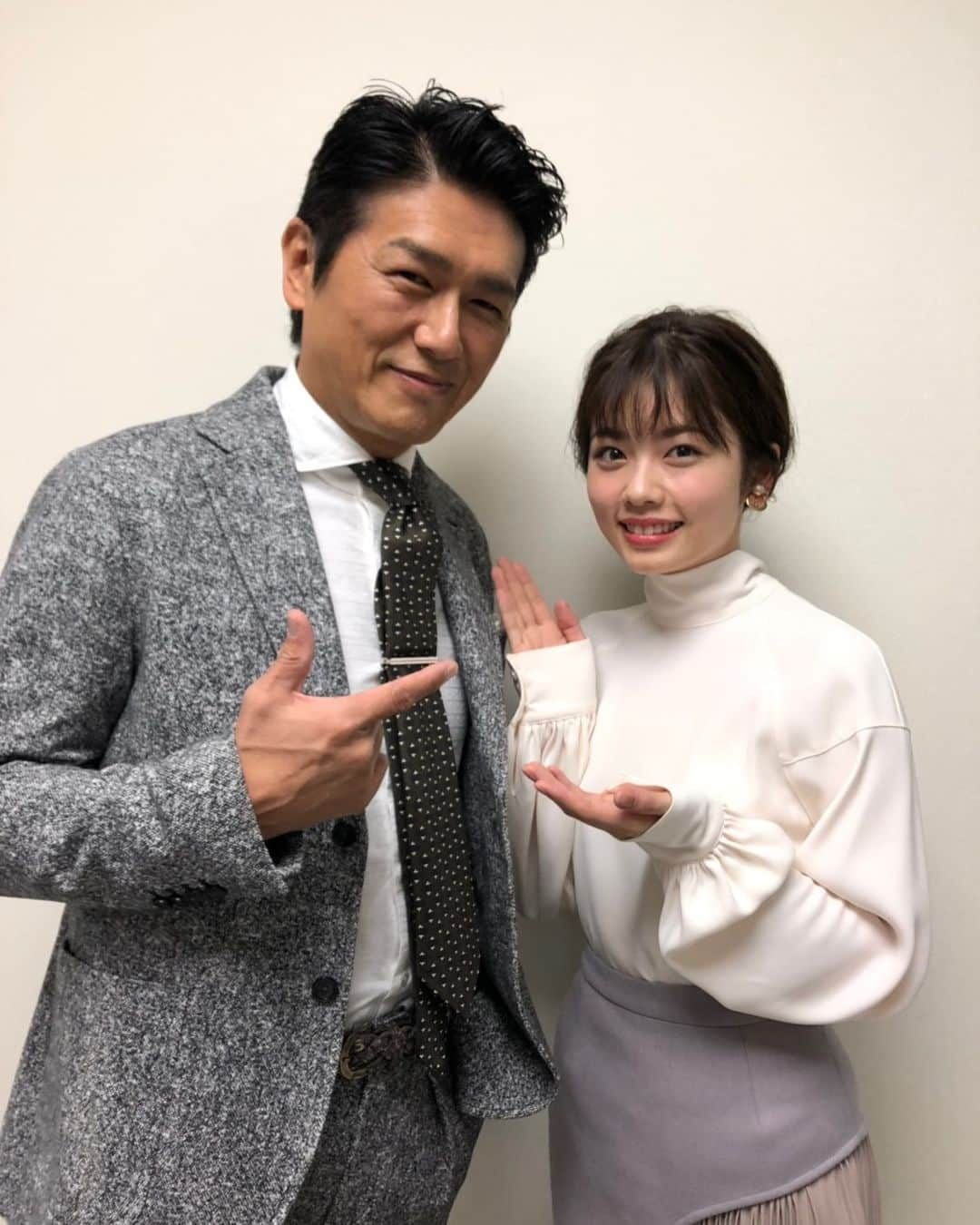 小芝風花さんのインスタグラム写真 - (小芝風花Instagram)「いよいよ、、本日！！ NHKスペシャル　 ドラマ「パラレル東京」DAY1の放送日です☺︎ もう１つの東京・パラレル東京では、 今日の午後4時4分に、震度7の直下型地震が発生します。 大混乱です。 この作品、この番組を観ているのと、観ていないのとでは、いざ自分が災害に巻き込まれ、被災者になった時、命を守る為にとれる行動が大きく変わると思います。 このドラマでは、"東京“が舞台となっていますが、地震大国の日本では、どこにいても地震に巻き込まれる可能性がありますので、東京にお住まいの方はもちろんですが、他人事だと思わず、1人でも多くの方に観ていただきたいです🙇‍♂️ 観るのが怖い方や、目を背けたくなる方もいらっしゃるかもしれません。 ですが、自分の命、そして自分の大切な人の命を守る為の備えをするキッカケになればと思っております。 そして、エンターテイメントとしても、とても見応えのある素晴らしい作品になっております！ スタッフ・キャストの熱量が凄まじく、個人的にとても勉強させて頂きました☺︎ どうか、多くの方に届きますように…。 #nhkスペシャル  #パラレル東京 #day1 #みんなで考える防災 #命を守る選択を」12月2日 12時24分 - fuka_koshiba_official