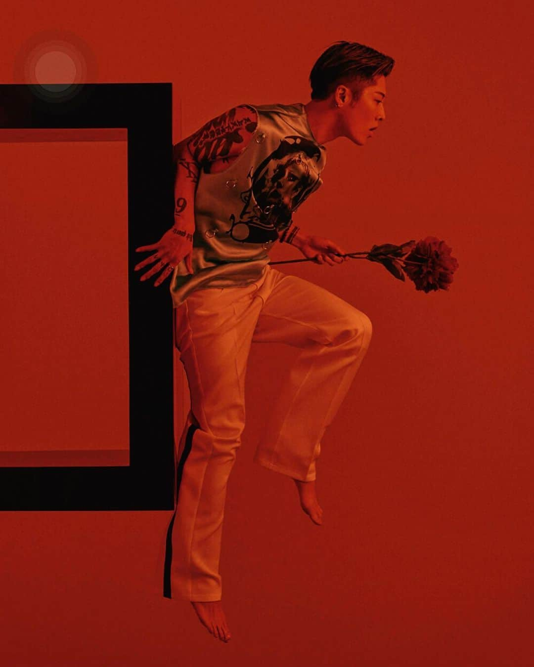 雅-MIYAVI-さんのインスタグラム写真 - (雅-MIYAVI-Instagram)「Born in RED 🌹Check out the issue 03 @thelaterals  Credits: Photographs by @dyanjong Casting @bryankjins Creative director @mlvncky Styling @elidad DOP @a.y.truong Lighting technician @_burnstein Production design @evachedda Art PA Mike Smith Production Assistant Wendy Lee Groomer @annyk.makeup Words by @debbiejong Special thanks @edge_studios and @johnnycaptures @bottegaveneta — Magazine available for pre-order on thelaterals.com — #thelaterals #THELATERALSMagazine #issue03 #magazine #InterestByIdentities #miyavi」12月2日 12時34分 - miyavi_ishihara