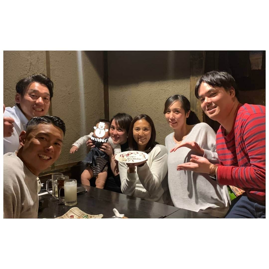 大山未希さんのインスタグラム写真 - (大山未希Instagram)「🍓 第3回クランベリー会🎵🎵 久しぶりに集まれた！ 今回から１人増えました❤ 次はいつ開催かな😁 はせくんが抱くとギャン泣き😂👶 こわいんだねー(笑) #長谷川夫妻 #森川夫妻 with未来の力士 #小松夫妻 #クランベリー会 ↓」12月2日 12時47分 - miki_oyama1003