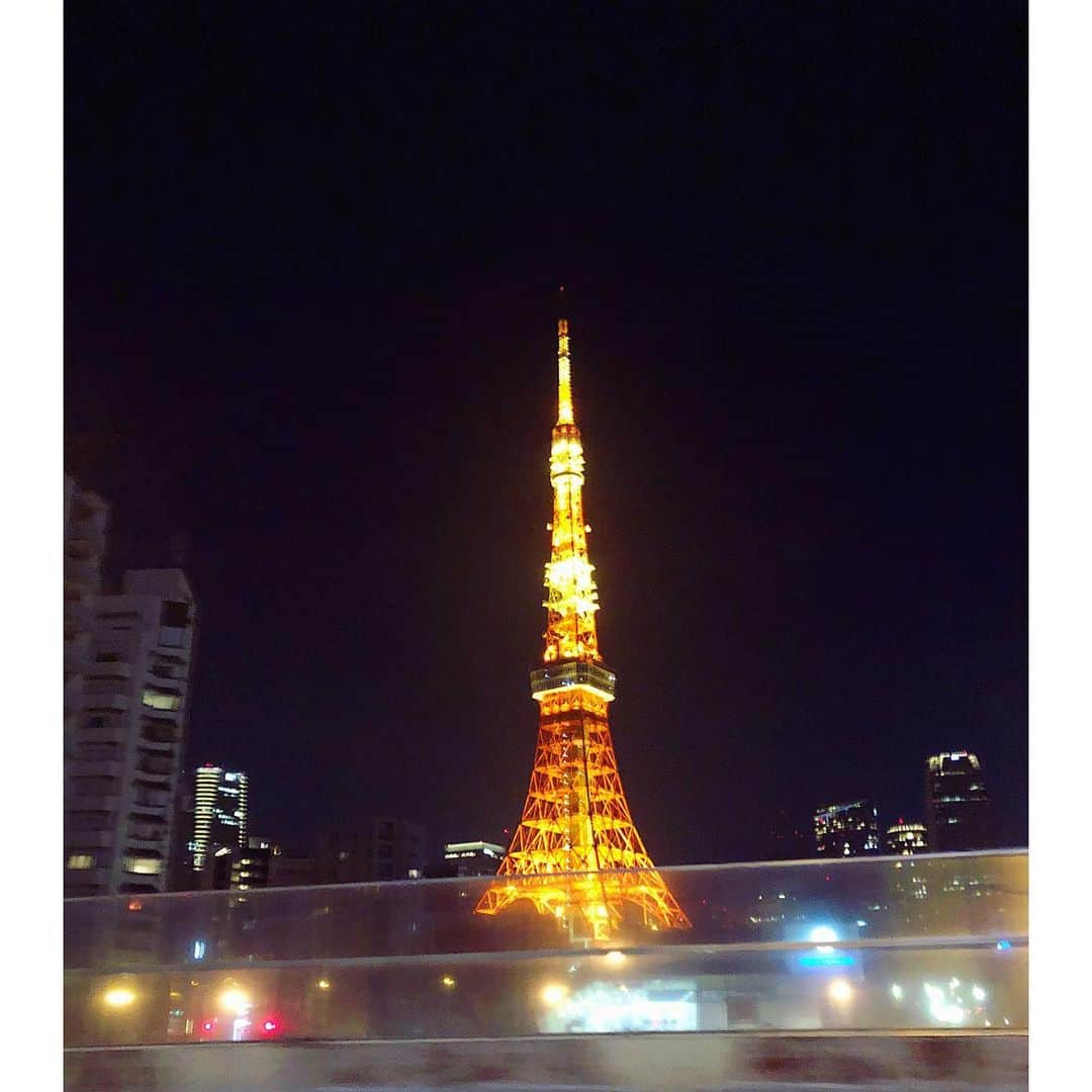清瀬汐希さんのインスタグラム写真 - (清瀬汐希Instagram)「. . . きのうすごく空綺麗だった！ のでみんなにおすそわけ☺︎ 帰りに東京タワーも撮ったよ〜❤️ 行ってみたい🥺🗼💭 . . #sky #beautiful #tokyo #tower  #空 #夕焼け #夜景 #東京タワー」12月2日 12時55分 - yuki_kiyose_