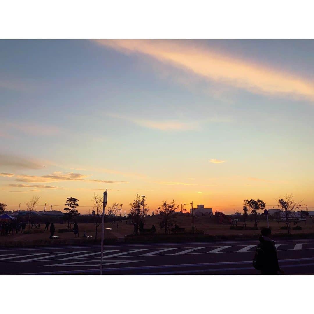 清瀬汐希さんのインスタグラム写真 - (清瀬汐希Instagram)「. . . きのうすごく空綺麗だった！ のでみんなにおすそわけ☺︎ 帰りに東京タワーも撮ったよ〜❤️ 行ってみたい🥺🗼💭 . . #sky #beautiful #tokyo #tower  #空 #夕焼け #夜景 #東京タワー」12月2日 12時55分 - yuki_kiyose_