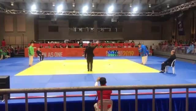 デビー・スサントのインスタグラム：「Ketika usia tidak membatasi apa yang bisa kamu capai. Menurut ak ini adalah bukti nyata.. kaget loh liat ko @peter_taslim bertanding lagi di seagames.. awalnya ak kira sebagai tim pendukung atau coach. But he returned as an athlete 🙌 congrats ko for your bronze medal. You kill the real giant. #wongkitogalo 🤟🤪 #seagames2019」