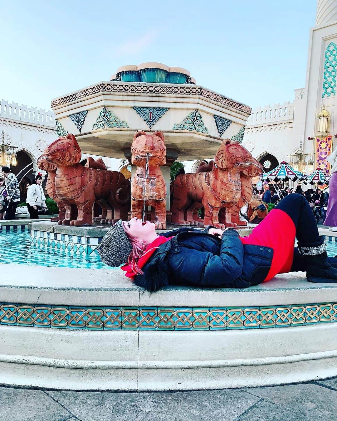 のインスタグラム：「I was thirsty.  #disneysea #ディズニーシー #disney #tokyo #thirsty #喉かわいたの #illusion」