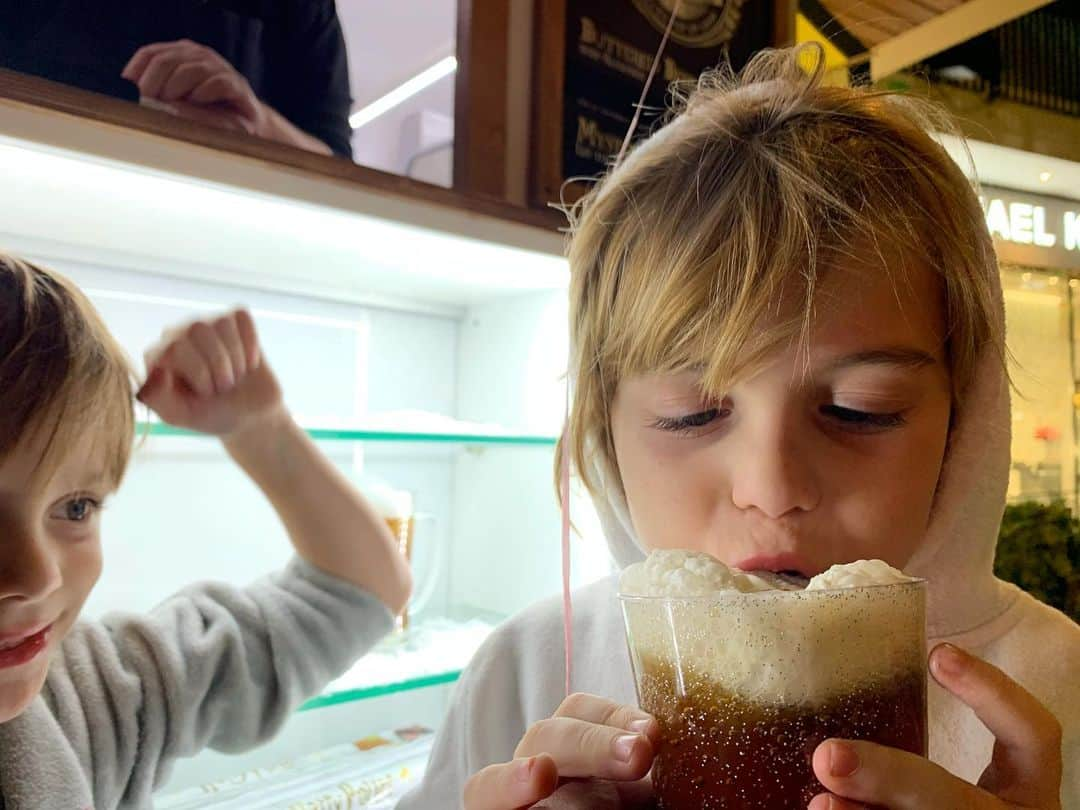 カイル・ニューマンさんのインスタグラム写真 - (カイル・ニューマンInstagram)「Sip! Sip! Sip! The butterbeer chant! Christmastime in Los Angeles」12月2日 13時31分 - kyle_newman