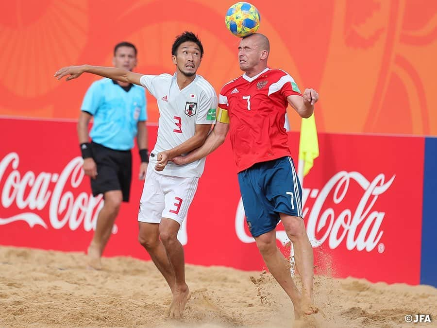 日本サッカー協会さんのインスタグラム写真 - (日本サッカー協会Instagram)「【Match photos②】過去最高位に並ぶ4位で大会を終える。 ・ ラモス瑠偉監督率いるビーチサッカー日本代表は12月1日(日)、パラグアイで開催されているFIFAビーチサッカーワールドカップの3位決定戦でロシアと対戦し、4-5の逆転負けを喫して大会を4位に終わり、惜しくも銅メダルを逃しました。 ・ なお、3位決定戦の後に行われた決勝を6-4で制したポルトガルが優勝、イタリアが準優勝という結果となりました。また、大会テクニカルスタディグループが選出するMVPに、日本の茂怜羅オズ選手が選ばれました。 ・ グループステージ第1戦 5-4 パラグアイ代表🇵🇾 グループステージ第2戦 4-3 アメリカ代表🇺🇸 グループステージ第3戦 5-3 スイス代表🇨🇭 準々決勝 3-2 ウルグアイ代表🇺🇾 準決勝　3-3(PK 1-2) ポルトガル代表🇵🇹 3位4位決定戦　4-5 ロシア代表🇷🇺 ・ #jfa #daihyo」12月2日 13時39分 - japanfootballassociation