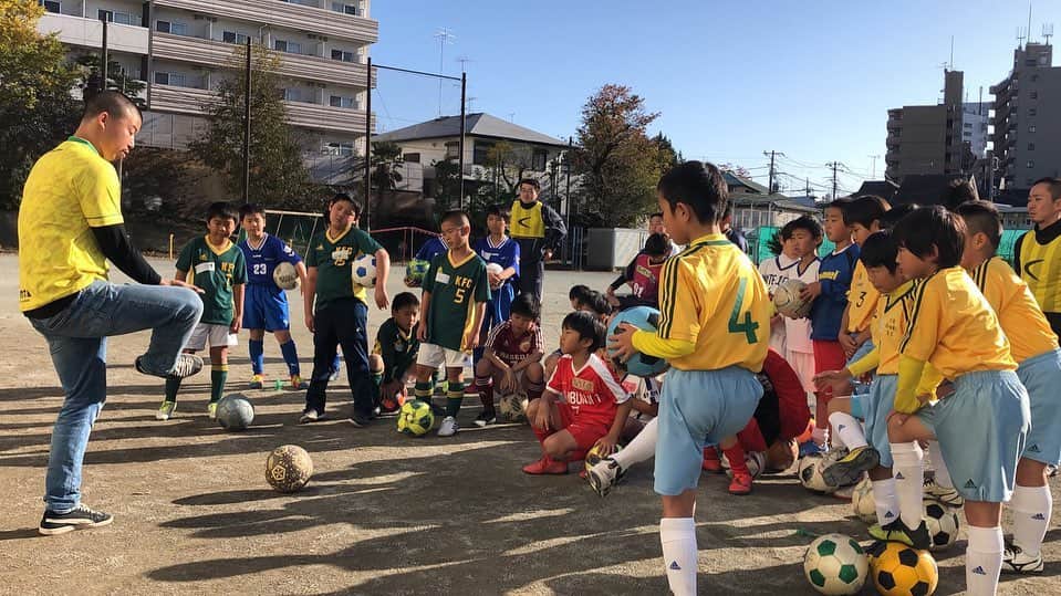のインスタグラム：「11/30 国分寺市サッカー協会主催 リフティングクリニック⚽️ アシスタントコーチ @adachinho_bbc @kanakouhara ありがとう😊  #KBJlife #ballbeat」