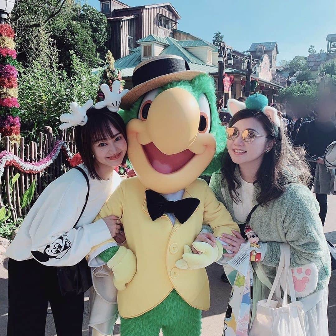 舞雛かのんさんのインスタグラム写真 - (舞雛かのんInstagram)「disneysea🎄💛 先日、元月組の上級生の方たちとクリスマスディズニーに行きました♪. . お昼ご飯食べながら話していたら、あっという間に3時間とか過ぎちゃってびっくりw. . 初めてのソアリンとっても感動しました✨. そして、普段なかなか出来ないキャラクターグリーティングも‪‪❤︎‬. . 久しぶりに朝から夜まで思いっきり楽しんじゃったっ♪. . #disneysea #christmas  #時差投稿でごめんなさい」12月2日 13時54分 - mizho_601