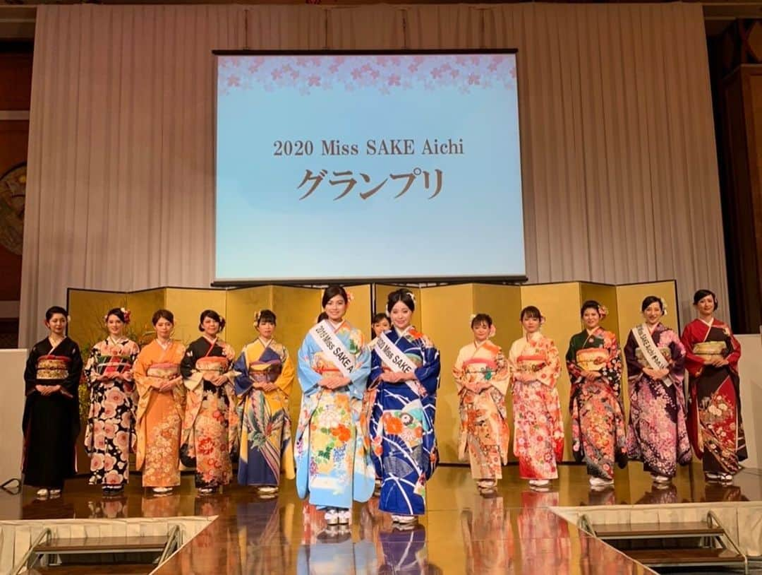 今川あかりさんのインスタグラム写真 - (今川あかりInstagram)「こんにちは🌿 2019Miss SAKE 愛媛代表の今川あかりです🍶🍊 先日、ヒルトン名古屋にて行われました、2020Miss SAKE 愛知大会に招待していただき、2019Miss SAKE 春田早重さん、愛知代表　豊田佳穂さん、愛知準グランプリの山口佳穂さん、亥子潔香さんと共に参加してまいりました。  愛知大会のファイナリストの皆さんのスピーチを聞いていると、去年自分が2019Miss SAKE 愛媛大会に出場したときのことを思い出しました。スピーチの限られた時間のなかで、自分がどんな活動をしたいか、どうやったら想いが伝わるだろうかと、緊張とワクワクした気持ちでいっぱいでした。そしてなにより、愛知大会ファイナリストの皆さんのレベルの高さにとても驚きました。日本大会さながら、素晴らしい大会に立ち会わせていただき、光栄です。  私も2019Miss SAKE愛媛代表として、活動の際には、応援してくださる方々への感謝をもち、少しでも多くの方に日本酒、日本文化を、身近に感じていただくための架け橋のような存在になれたらと思います。 そして、2020のミスの方々にもさまざまな企業様や団体様と関わり、共に日本酒、日本文化を世界中に広めていけるよう、願っております。  Miss SAKEの活動をご支援くださる各関係省庁様、企業様、団体様、酒造組合様、事務局の方々に、このような素晴らしい経験をさせていただき、感謝申し上げます。ありがとうございました。  2019 Miss SAKE 愛媛代表  今川  あかり」12月2日 14時12分 - akaringo_0221