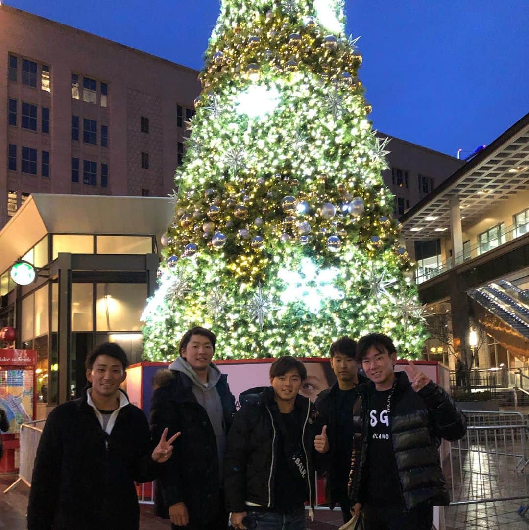 成田翔のインスタグラム：「今日はシアトルでの1日オフ👍 3枚目は念願のスターバックス一号店へ行けました😝」