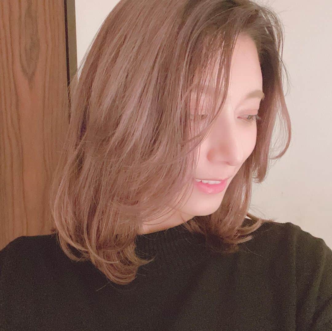 菊池梨沙さんのインスタグラム写真 - (菊池梨沙Instagram)「気分転換にエクステ付けてもらいました🥰koti BY broocHの渡部さんありがとうございました😊」12月2日 15時06分 - risa0603kikuchi