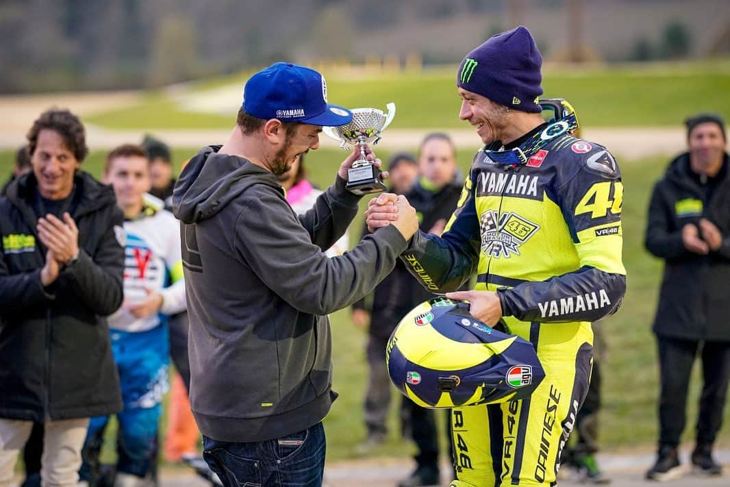 バレンティーノ・ロッシさんのインスタグラム写真 - (バレンティーノ・ロッシInstagram)「Great Victory at the #100kmdeicampioni with my mate @luca_marini_97 🏆🥇 thanks to all the riders for coming and thanks to all the VR46 staff for the great organization,see you next year!」12月3日 2時00分 - valeyellow46