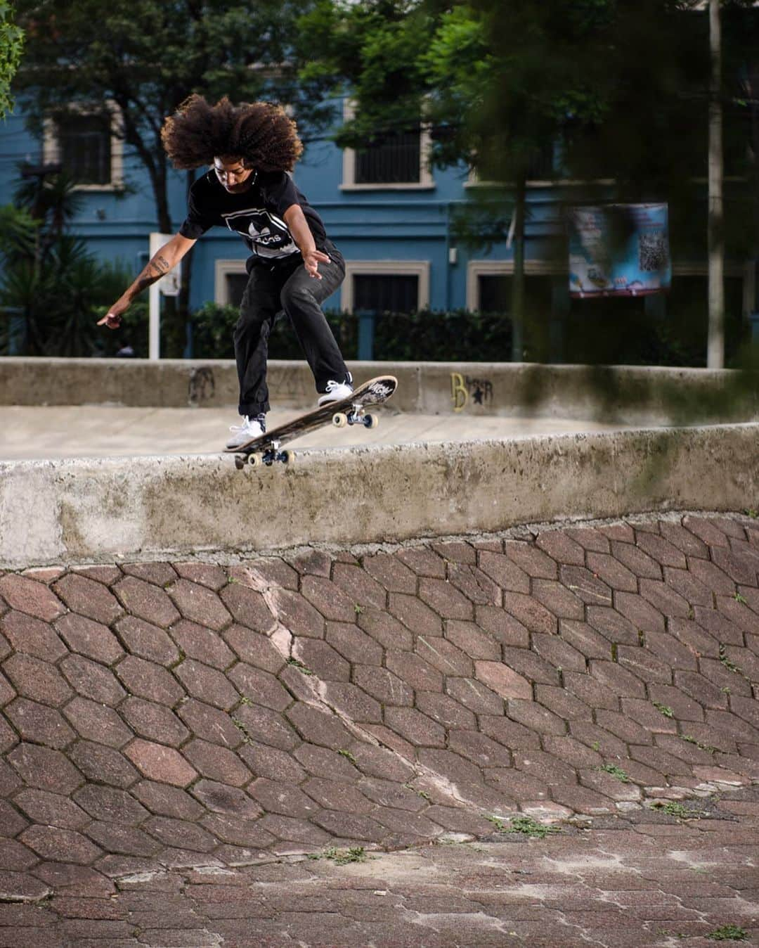 adidas Skateboardingさんのインスタグラム写真 - (adidas SkateboardingInstagram)「DAS AMERICAS captures a journey across Latin America with our team from Argentina, Brazil, Chile, Costa Rica, Colombia, Panama, Mexico, and Peru /// Featuring @akirashiroma @bastianunez_ @rodrigotx @guerisalez @gggerinho @joakingoto @costarrr_ @vimendonca__ @paulacostales and many more, #adidasDASAMERICAS is now playing on the #adidasSkateboarding YouTube channel.  Sit back and enjoy. • 🎥 @marcos_rdsj 🎶 @klausbohms」12月3日 2時00分 - adidasskateboarding