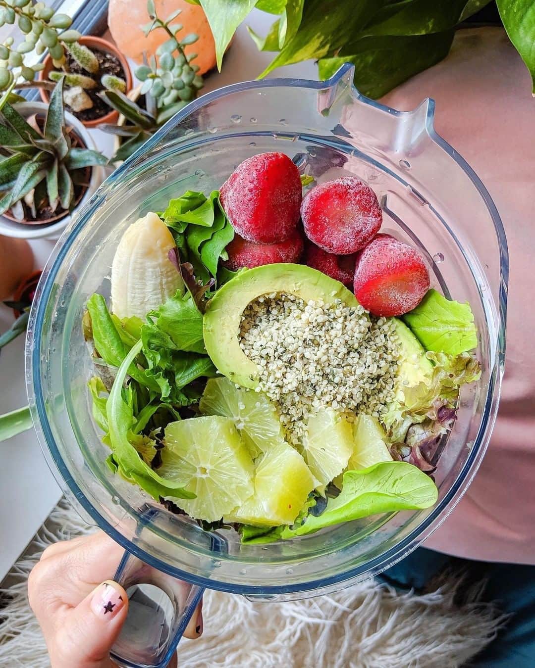 Vitamix Global Headquarters Real foodさんのインスタグラム写真 - (Vitamix Global Headquarters Real foodInstagram)「It’s post-Thanksgiving 😂 Using emojis, what's in your smoothie this morning? 🍓🍌🥬🥑 • 📸: @lizmoody • #repost #vitamix #smoothie #recipes #foodie #myvitamix #thanksgiving」12月3日 0時45分 - vitamix