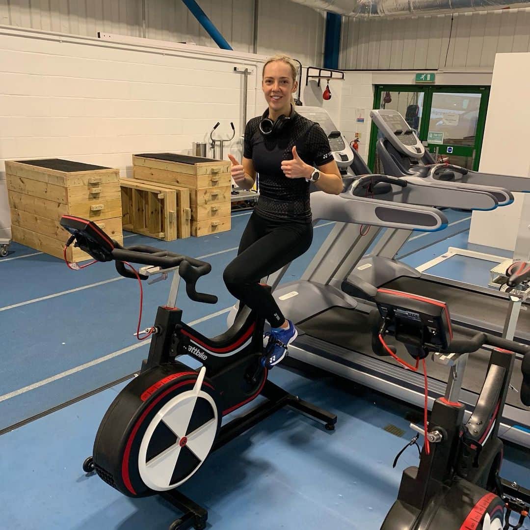 ガブリエル・アドコックのインスタグラム：「👍🏼Started week 3 of an intense training block with a killer watt bike!🚲 Really starting to feel the gains! 😃🤛🏻🏸 #letsgo #trainingblock #allin」