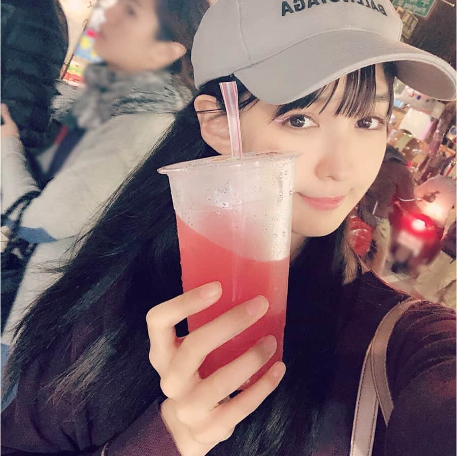 道江幸子さんのインスタグラム写真 - (道江幸子Instagram)「夜市のスイカジュース🍉🥤﻿ ﻿ ﻿ ﻿ ﻿ ﻿ ﻿ ﻿ #台北 #台北夜市 #台北グルメ #台北市  #夜市 #すいか #スイカ #スイカジュース #すいかじゅーす #台湾好き #屋台 #台湾 #台湾グルメ #台湾夜市 #自撮り #セルフィー #instagood #instataiwan #instataipei #afa #beachwalkers #taiwan #taipei #japanesegirl #自撮り #selfie #cap #キャップ女子 #キャップ #balenciaga」12月3日 1時10分 - sachiko_michie