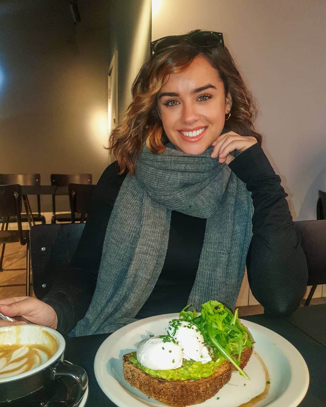 ジョージア・メイ・フットのインスタグラム：「My goodness i've had a busy day. But at least i started it off the right way 🥑🍳☕」