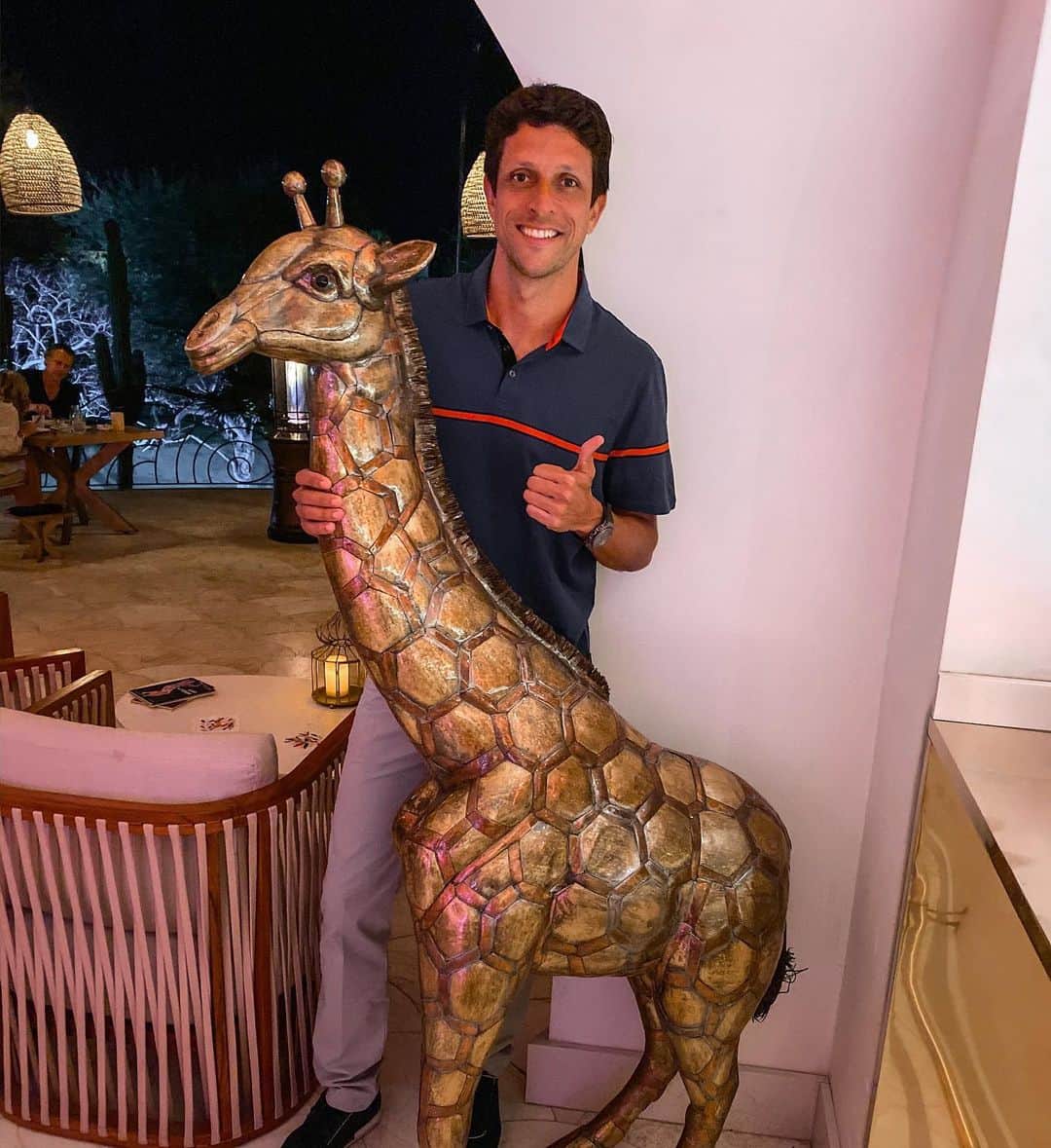 マルセロ・メロさんのインスタグラム写真 - (マルセロ・メロInstagram)「🦒 + 🦒 🤭🤩😃 ! Deveria levar p casa ? Should I take home with me ? #giraffes」12月3日 1時21分 - marcelomelo83