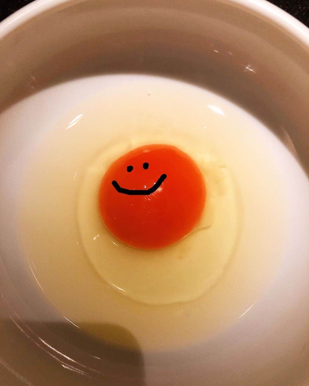 蔭山浩美さんのインスタグラム写真 - (蔭山浩美Instagram)「すき焼きを食べました。贅沢しました。笑いました。美味しかったです。だからまたあしたからがんばりますおやすみなさい☺️☺️☺️ _ _ #すき焼き #仲間 #らぶたん #💪」12月3日 1時33分 - hiromi_kageyama