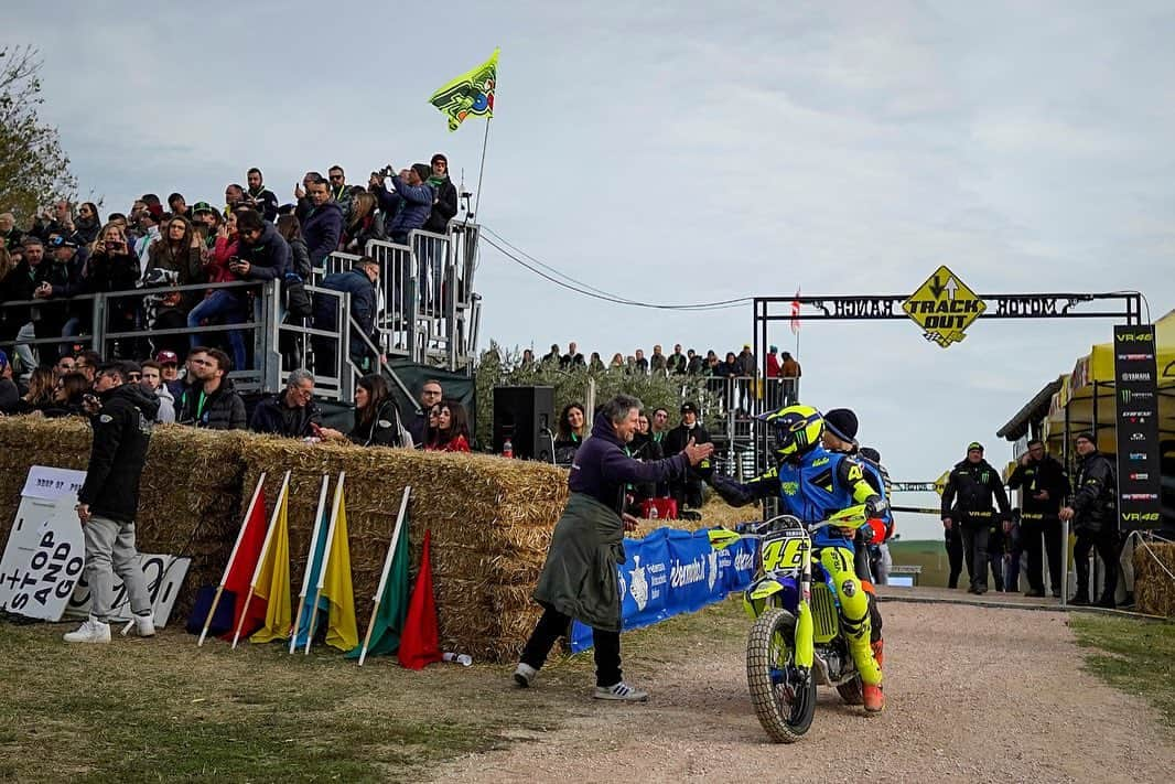 バレンティーノ・ロッシさんのインスタグラム写真 - (バレンティーノ・ロッシInstagram)「100 km dei Campioni 2019 Sunday,Endurance Race 📸 @falex79 @camilss @gambutiphoto #100kmdeicampioni」12月3日 1時52分 - valeyellow46