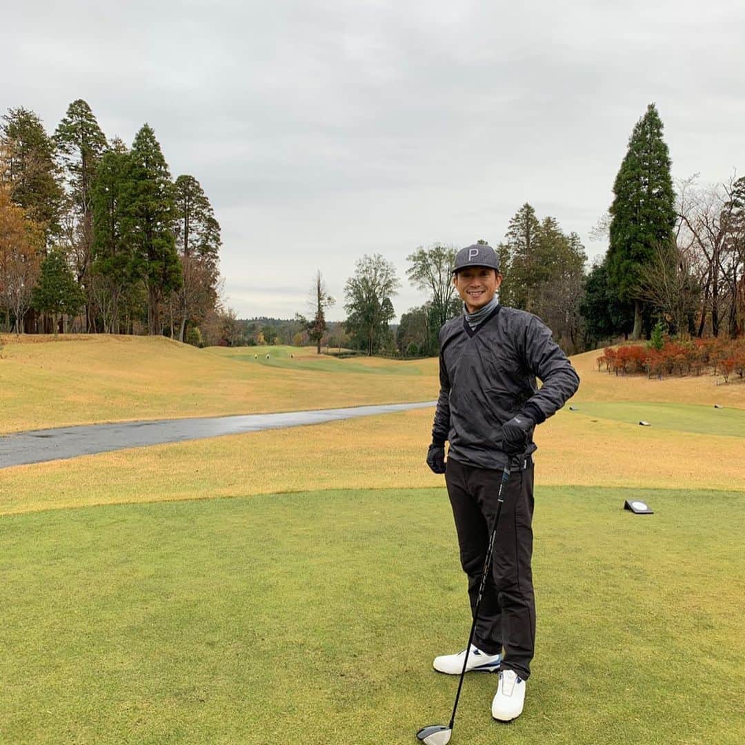 福西崇史さんのインスタグラム写真 - (福西崇史Instagram)「. ゴルフを楽しむのはもちろんだけど、コースで紅葉も楽しめる🍁👏w . スコアも気になるけど…笑🏌️‍♂️⛳️ . ふぁ〜〜📣💦 . #ゴルフ #golf #紅葉 #軽い雨 #pumagolf #puma #enjoy #福西崇史 #instagood #instaphoto #instagolf」12月2日 16時59分 - takashi_fukunishi
