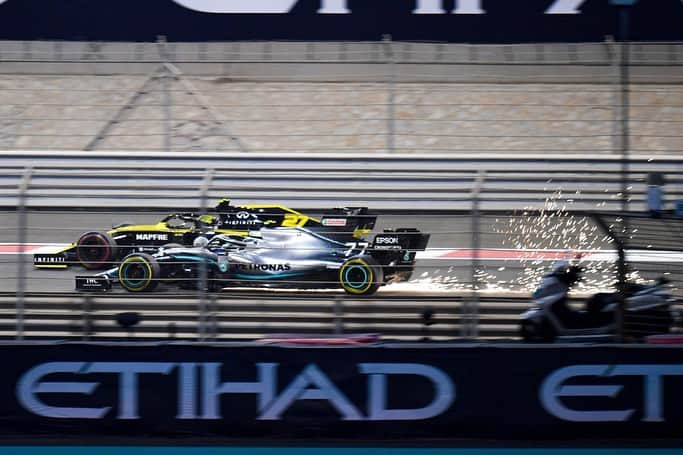 メルセデスベンツさんのインスタグラム写真 - (メルセデスベンツInstagram)「【Mercedes-AMG F1】史上初のドライバーズ＆コンストラクターズタイトル６連覇達成！ 今シーズンも応援ありがとうございました📣 . . 📷2019年シーズンの様子を一挙に振り返り！  #f1 #f1jp #f12019  #mercedesbenz  #mercedesbenzjapan  #MercedesAMGF1  #LewisHamilton #ValtteriBottas  #WorldChampions  @lewishamilton @valtteribottas」12月2日 17時00分 - mercedesbenzjapan