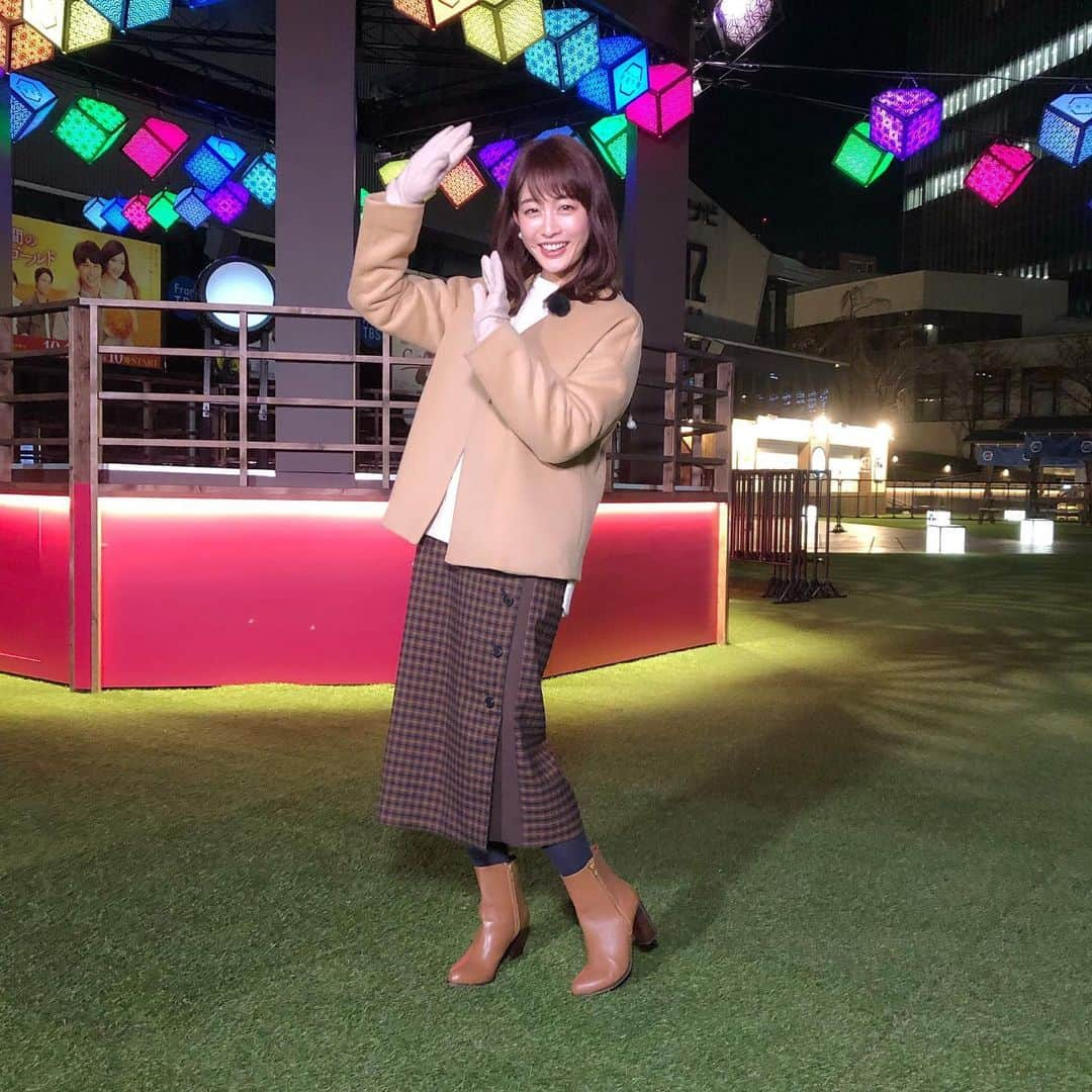 新井恵理那のNキャスさんのインスタグラム写真 - (新井恵理那のNキャスInstagram)「本格的な冬の寒さに、手袋をして手先までケアしました☆ 〜11/30衣裳情報〜 トップス、 ボトムス /  YECCA VECCA @yeccavecca ジャケット /  anni plus  @anniplus.granyamaki イヤリング /  PARISKID'S @pariskids_harajuku #新井恵理那  #新情報7daysニュースキャスター  #赤坂冬祭」12月2日 17時17分 - tbs_7nc