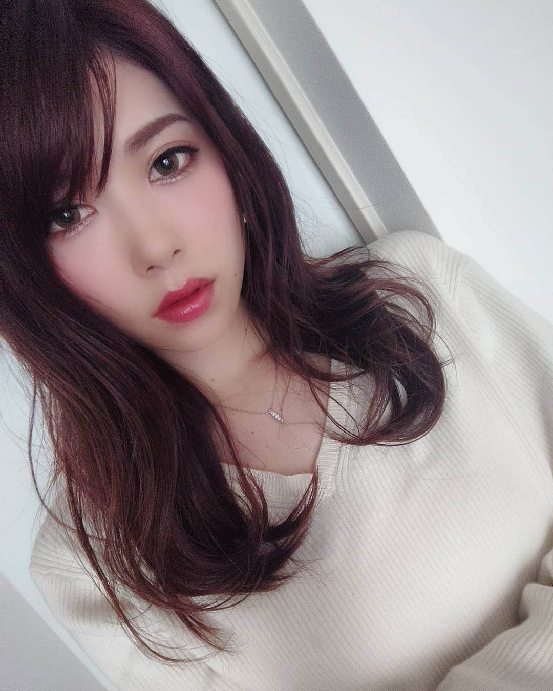 のインスタグラム：「． ． ． ピンクの髪色お気に入りすぎて一年間ずっとだったなぁ('ε'*) 来年はどしよ(´・c_・`) ． ． #フリーモデル #企業モデル #広告モデル #撮影モデル #サロンモデル #一ノ瀬奈々 #写真好きな人と繋がりたい #ヘアメイク #ファッション #コーディネート #コーデ  #撮影 #モデル #女子力 #モデル体型 #広告 #雑誌 #portrait #photo」