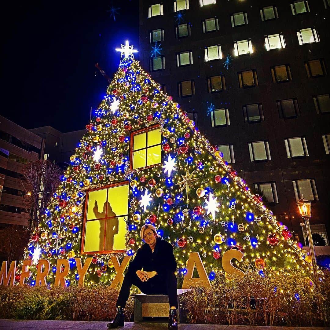 のインスタグラム：「🎄🎅🎄 #japan #tokyo #aoyama #Christmas #Christmastree #SOLIDEMO #KAZUYA」