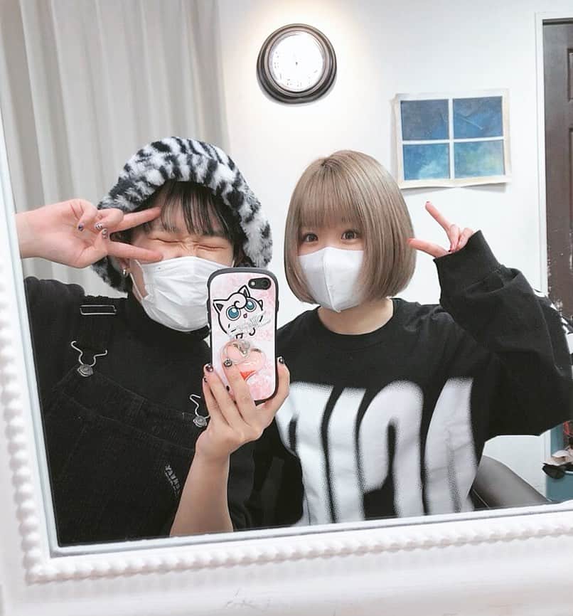 しふぉんのインスタグラム：「よねちゃんありがとう🐄 ㅤㅤㅤㅤㅤㅤㅤㅤㅤㅤㅤㅤㅤ #ハイトーンショート  #金髪ボブ #ボブとブーブーズ」