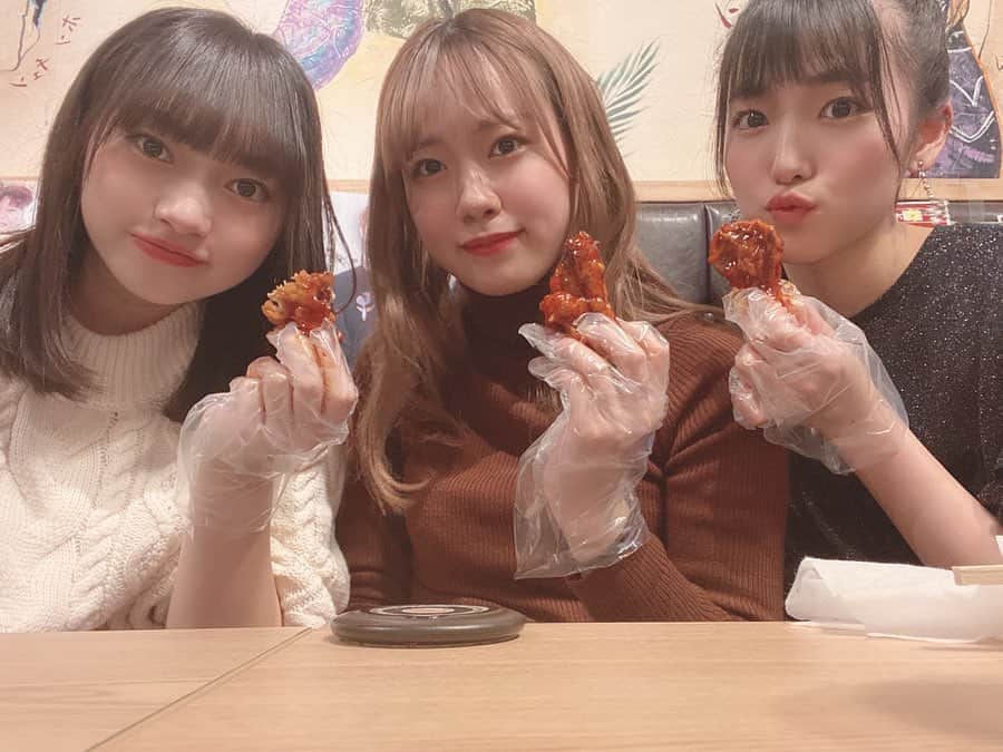 のインスタグラム：「この前、ゆーみゅーなで、ご飯食べに行ってきたよ😘 おいしかったっっっ‼️ また行きたいな♪  #新大久保 #ヤンニョムチキン #ゆーみゅーな #AKB48 #下尾みう #miushitao」