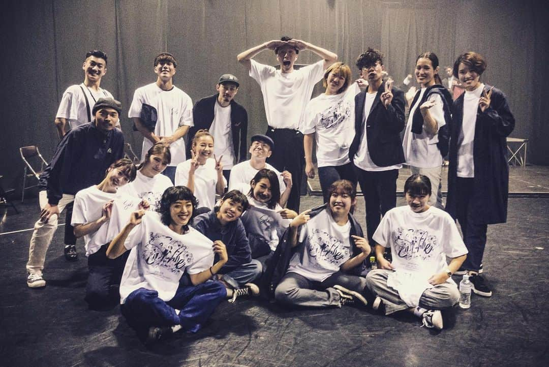 安達雄基さんのインスタグラム写真 - (安達雄基Instagram)「danceworks presents 【sole】 無事終了しましたー！！ 観に来てくれた皆様、スタッフの皆様、そして出演してくれた皆んな、本当にありがとうございました！！ 今は只々感謝とあのリハーサルから本番にかけての時間をまた皆んなで過ごしたい気持ちで一杯です！！ そしてこの様な機会をいただき、タップダンスという可能性を一緒に考えてくれたdance worksさん本当にありがとうございました。 この素敵な経験を生かして自分なりに次のステージ、ステップへ向かっていけたらと思っていますので、皆様これからも宜しくお願いします！！ 私は明日から夢の国という現実に戻りたいと思います🐭✨ #danceworks_jpn #dance #sole #tap#タップダンス #hiphop #ダンス公演 #安達雄基 #HIRONA #Oguri #NOPPO #谷口翔有子 #stkgz #井上惇志 #showmore #中山真司」12月2日 17時44分 - yuki_adachi_tap