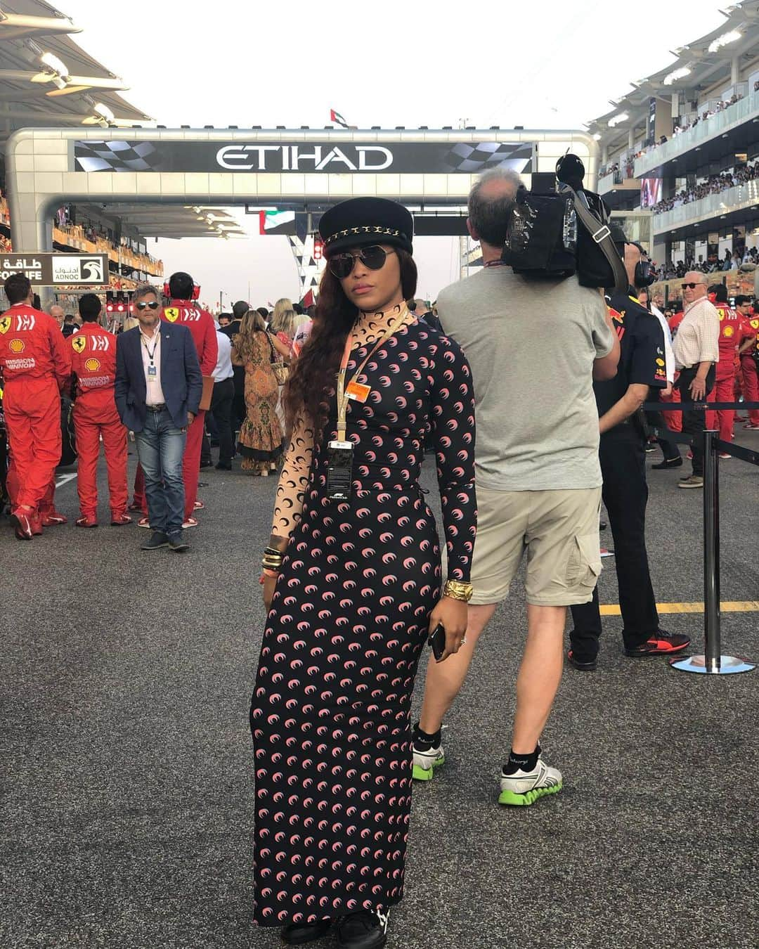 イヴさんのインスタグラム写真 - (イヴInstagram)「#yesterday was #amazing @mrgumball3000 Thanku @f1 @globalcitizenforum @spinzbeatsinc @abudhabi #abudhabi and got to see my bro @therealswizzz #f1 🏁🏎」12月2日 17時46分 - therealeve