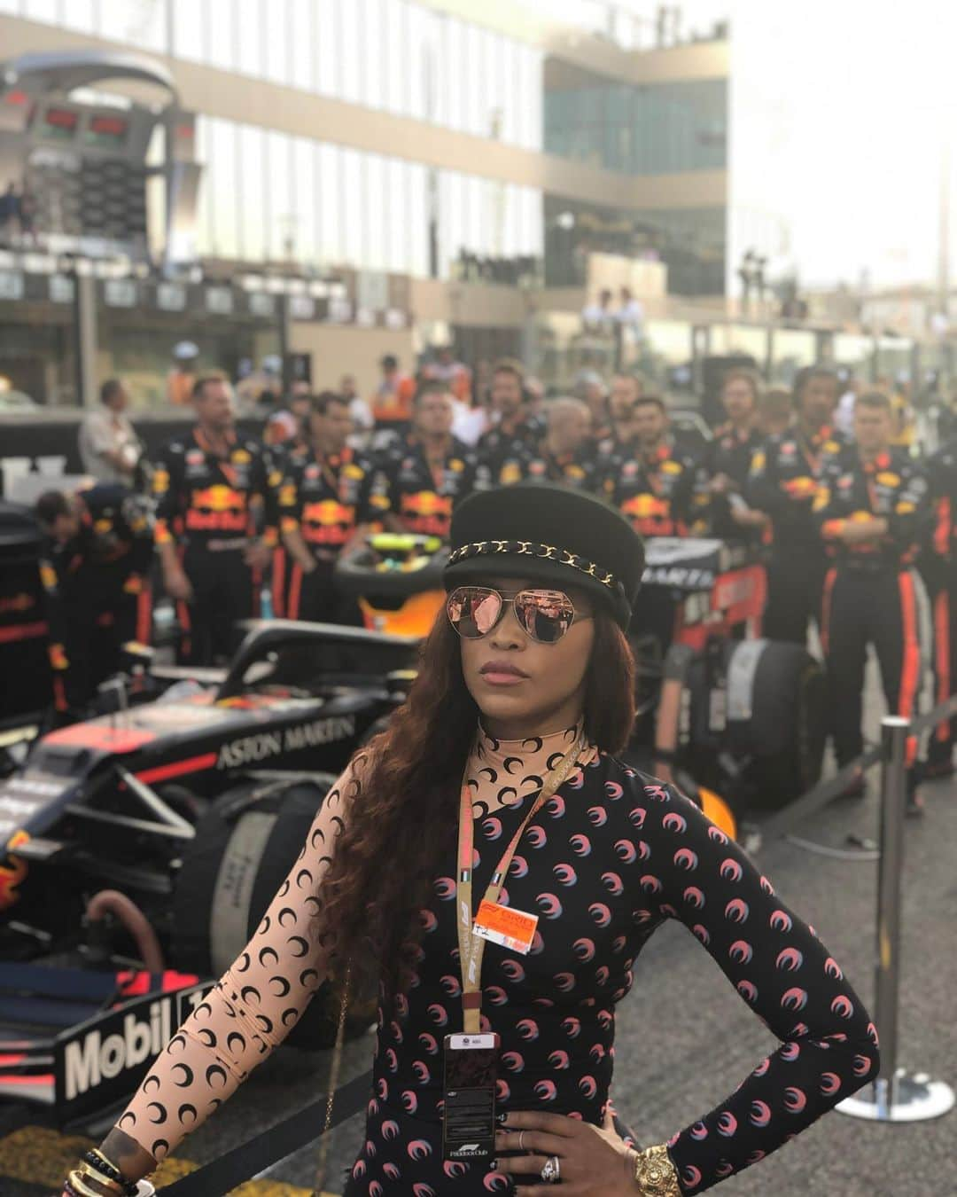 イヴさんのインスタグラム写真 - (イヴInstagram)「#yesterday was #amazing @mrgumball3000 Thanku @f1 @globalcitizenforum @spinzbeatsinc @abudhabi #abudhabi and got to see my bro @therealswizzz #f1 🏁🏎」12月2日 17時46分 - therealeve