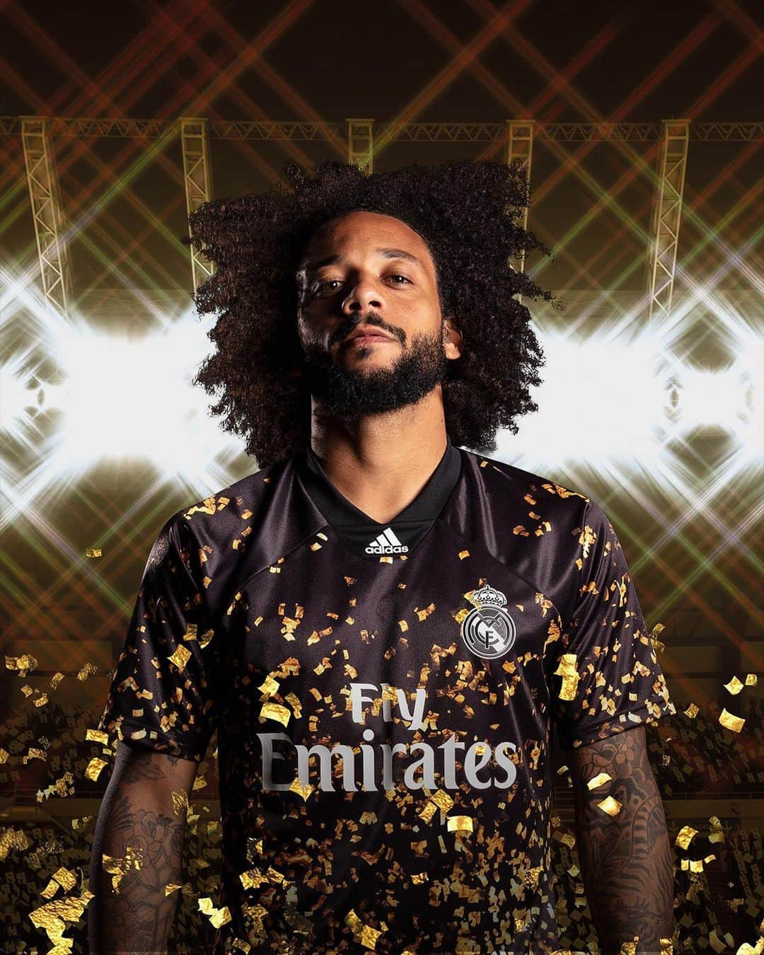 adidas Footballさんのインスタグラム写真 - (adidas FootballInstagram)「Gold rush. @marcelotwelve introduces the new @realmadrid x @easportsfifa jersey, available now.  #Football #Soccer #adidasFootball」12月2日 17時59分 - adidasfootball