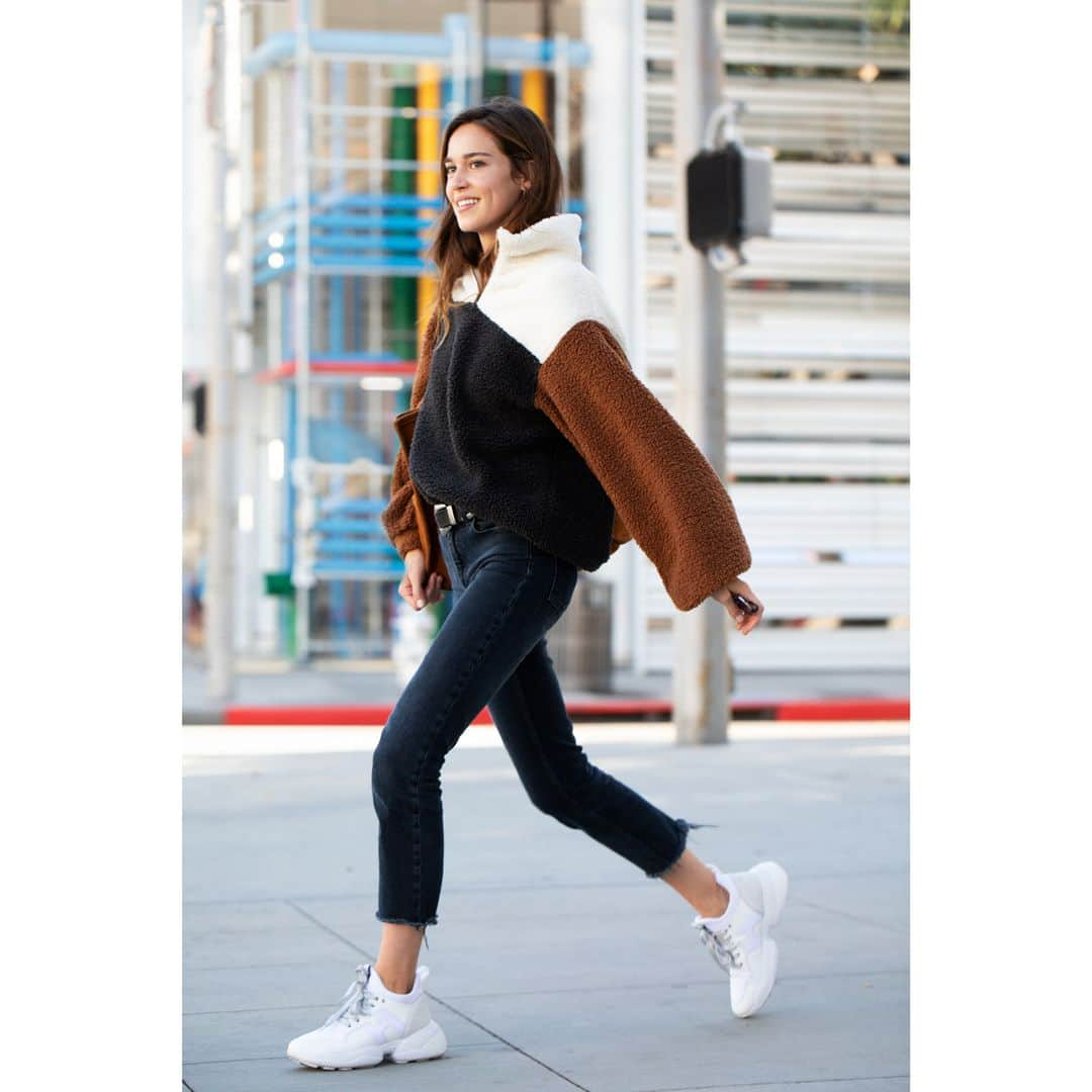 ホーガンさんのインスタグラム写真 - (ホーガンInstagram)「Urban adventures with @matildalutz in #HOGAN #AW1920 women's #Interaction #sneakers Shop #HoganSneakers on HOGAN.COM - link in bio #HoganJourney」12月2日 18時00分 - hoganbrand