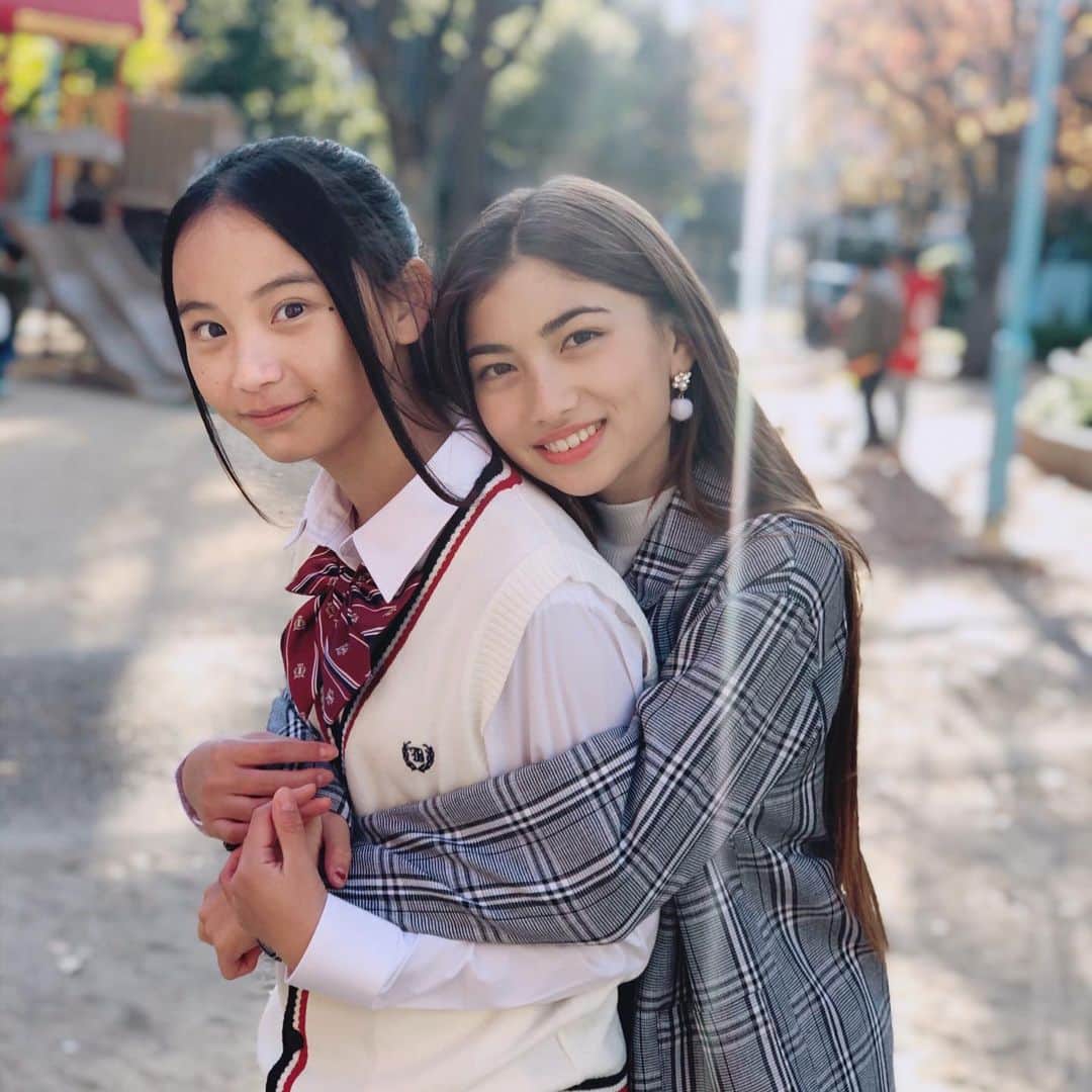 lilliakarina りりあさんのインスタグラム写真 - (りりあInstagram)「大きな銀杏の木の前で❤️ ・ ・ ・ #りりわか #銀杏 #紅葉の秋  #週末のすごしかた #友達と公園 #堀江公園 #playdate #withfriend #fallfashion #anapgirl #setup  #juniormodel」12月3日 12時40分 - lilliakarina