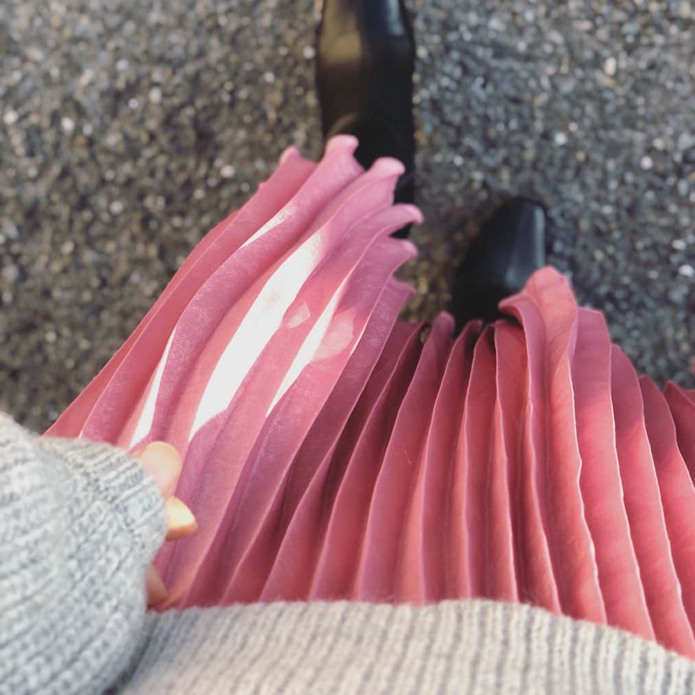石田 祥子さんのインスタグラム写真 - (石田 祥子Instagram)「突然 スカート熱が高まる . でも攻めた素材やデザイン限定 . . ニット #lejour #ルジュール スカート #coca  ブーツ #コカ バッグ #rebeccaminkoff #レベッカミンコフ」12月2日 18時05分 - shoko_ishida