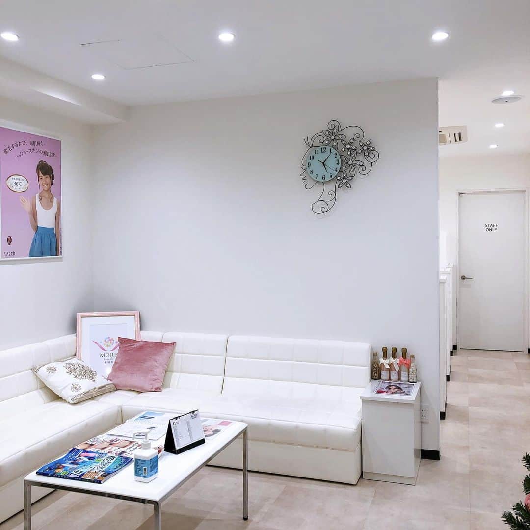 菊池かなこさんのインスタグラム写真 - (菊池かなこInstagram)「・ MOREtwinkle新宿店 @moretwinkle.shinjuku で お顔全体コラーゲン脱毛をしてきました✨ ・ シェービングからしてくれて、 かなりつるっつるになりました✨ ・ 産毛処理→クレンジング→施術→最高級コラーゲンパック の手順で1時間くらい✨ ・ スタッフさんが皆さん気さくで 施術中も楽しく会話できました❤︎ ・ ୨୧┈┈┈┈┈┈┈┈┈┈┈┈┈┈┈┈┈୨୧ #痛くない脱毛 #新宿脱毛 #ツルスベ肌 #毛穴レス #pr #コラボベース #顔脱毛」12月2日 18時20分 - canana_kanako