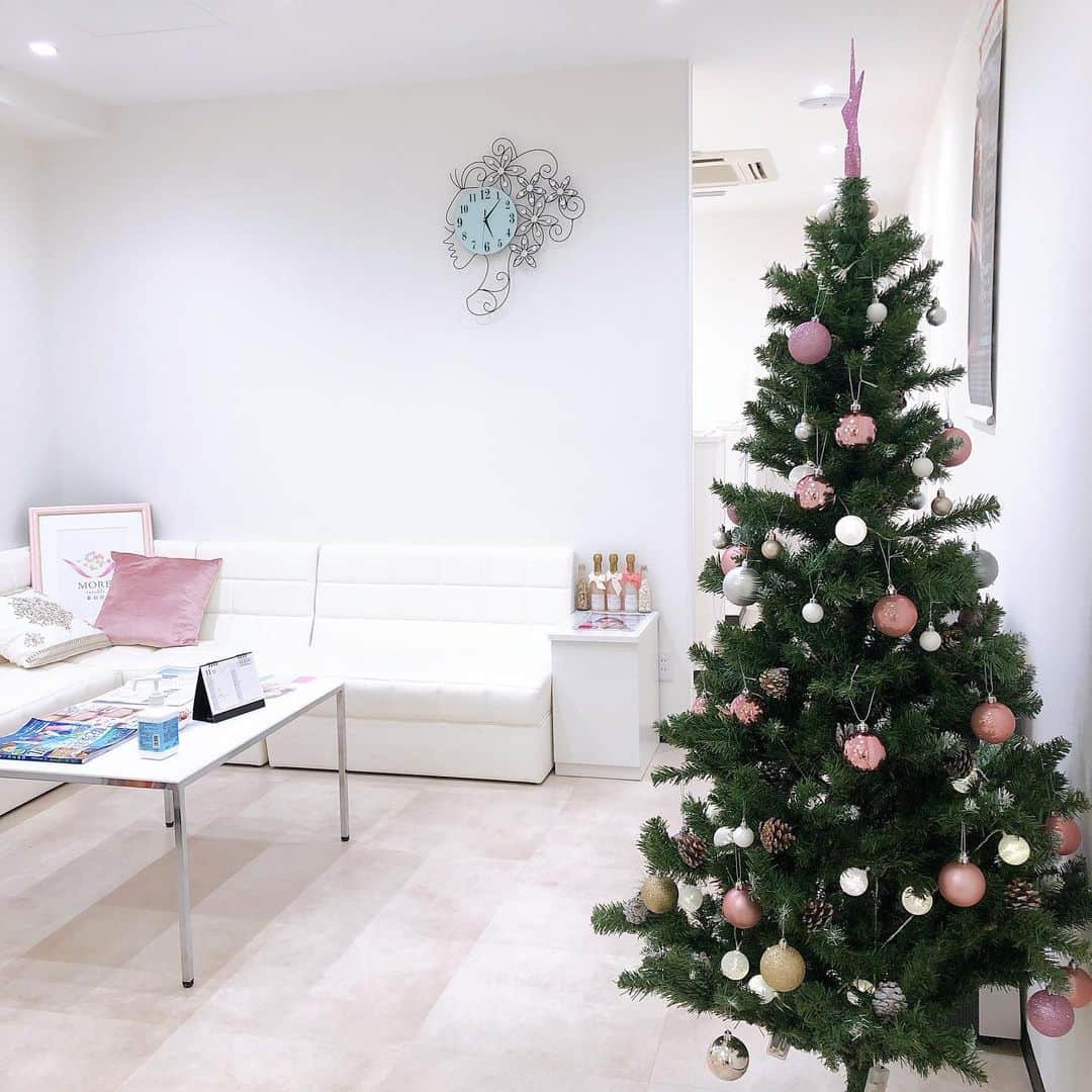 菊池かなこさんのインスタグラム写真 - (菊池かなこInstagram)「・ MOREtwinkle新宿店 @moretwinkle.shinjuku で お顔全体コラーゲン脱毛をしてきました✨ ・ シェービングからしてくれて、 かなりつるっつるになりました✨ ・ 産毛処理→クレンジング→施術→最高級コラーゲンパック の手順で1時間くらい✨ ・ スタッフさんが皆さん気さくで 施術中も楽しく会話できました❤︎ ・ ୨୧┈┈┈┈┈┈┈┈┈┈┈┈┈┈┈┈┈୨୧ #痛くない脱毛 #新宿脱毛 #ツルスベ肌 #毛穴レス #pr #コラボベース #顔脱毛」12月2日 18時20分 - canana_kanako