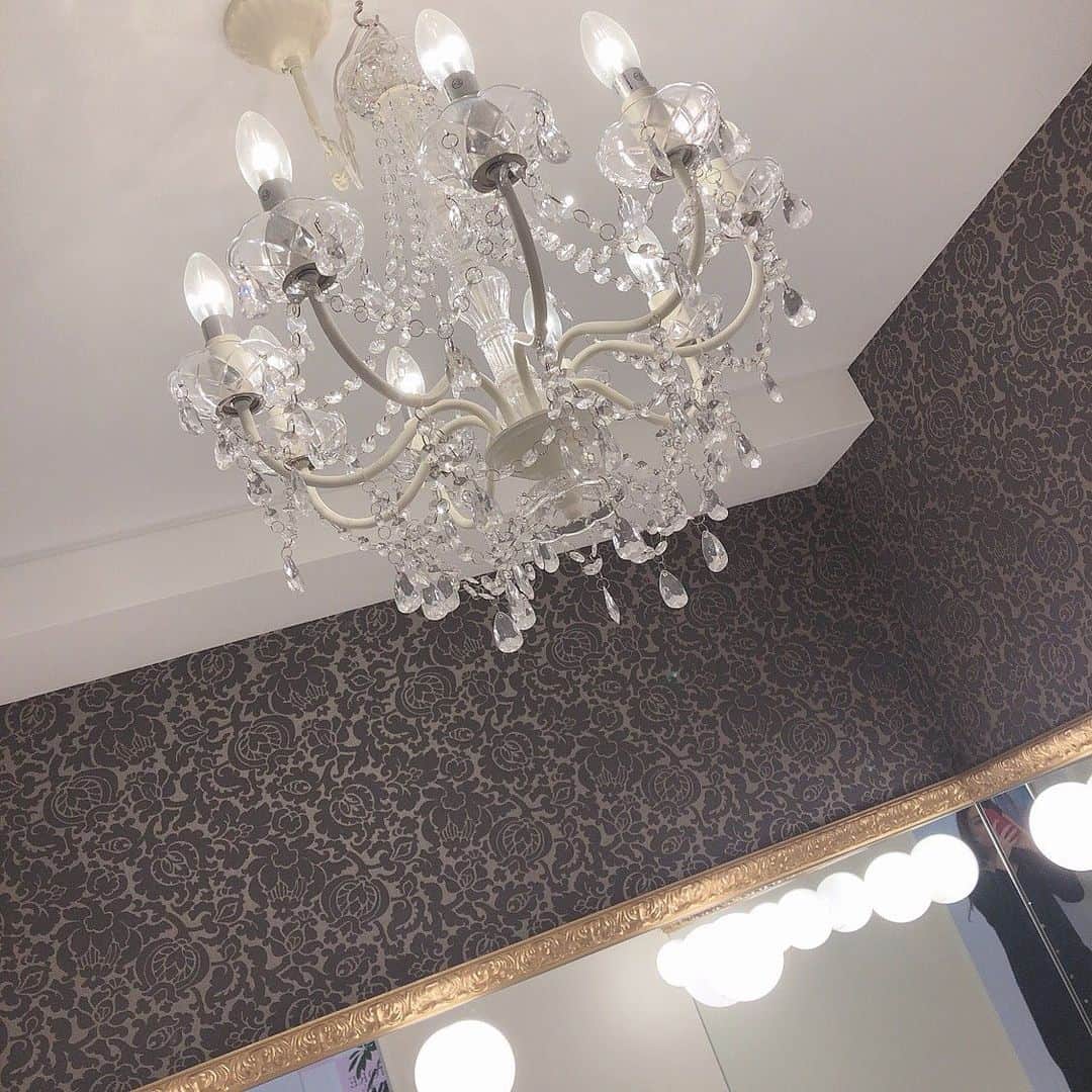 菊池かなこさんのインスタグラム写真 - (菊池かなこInstagram)「・ MOREtwinkle新宿店 @moretwinkle.shinjuku で お顔全体コラーゲン脱毛をしてきました✨ ・ シェービングからしてくれて、 かなりつるっつるになりました✨ ・ 産毛処理→クレンジング→施術→最高級コラーゲンパック の手順で1時間くらい✨ ・ スタッフさんが皆さん気さくで 施術中も楽しく会話できました❤︎ ・ ୨୧┈┈┈┈┈┈┈┈┈┈┈┈┈┈┈┈┈୨୧ #痛くない脱毛 #新宿脱毛 #ツルスベ肌 #毛穴レス #pr #コラボベース #顔脱毛」12月2日 18時20分 - canana_kanako