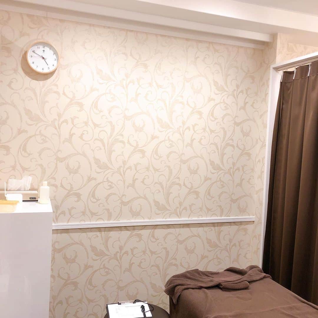 菊池かなこさんのインスタグラム写真 - (菊池かなこInstagram)「・ MOREtwinkle新宿店 @moretwinkle.shinjuku で お顔全体コラーゲン脱毛をしてきました✨ ・ シェービングからしてくれて、 かなりつるっつるになりました✨ ・ 産毛処理→クレンジング→施術→最高級コラーゲンパック の手順で1時間くらい✨ ・ スタッフさんが皆さん気さくで 施術中も楽しく会話できました❤︎ ・ ୨୧┈┈┈┈┈┈┈┈┈┈┈┈┈┈┈┈┈୨୧ #痛くない脱毛 #新宿脱毛 #ツルスベ肌 #毛穴レス #pr #コラボベース #顔脱毛」12月2日 18時20分 - canana_kanako