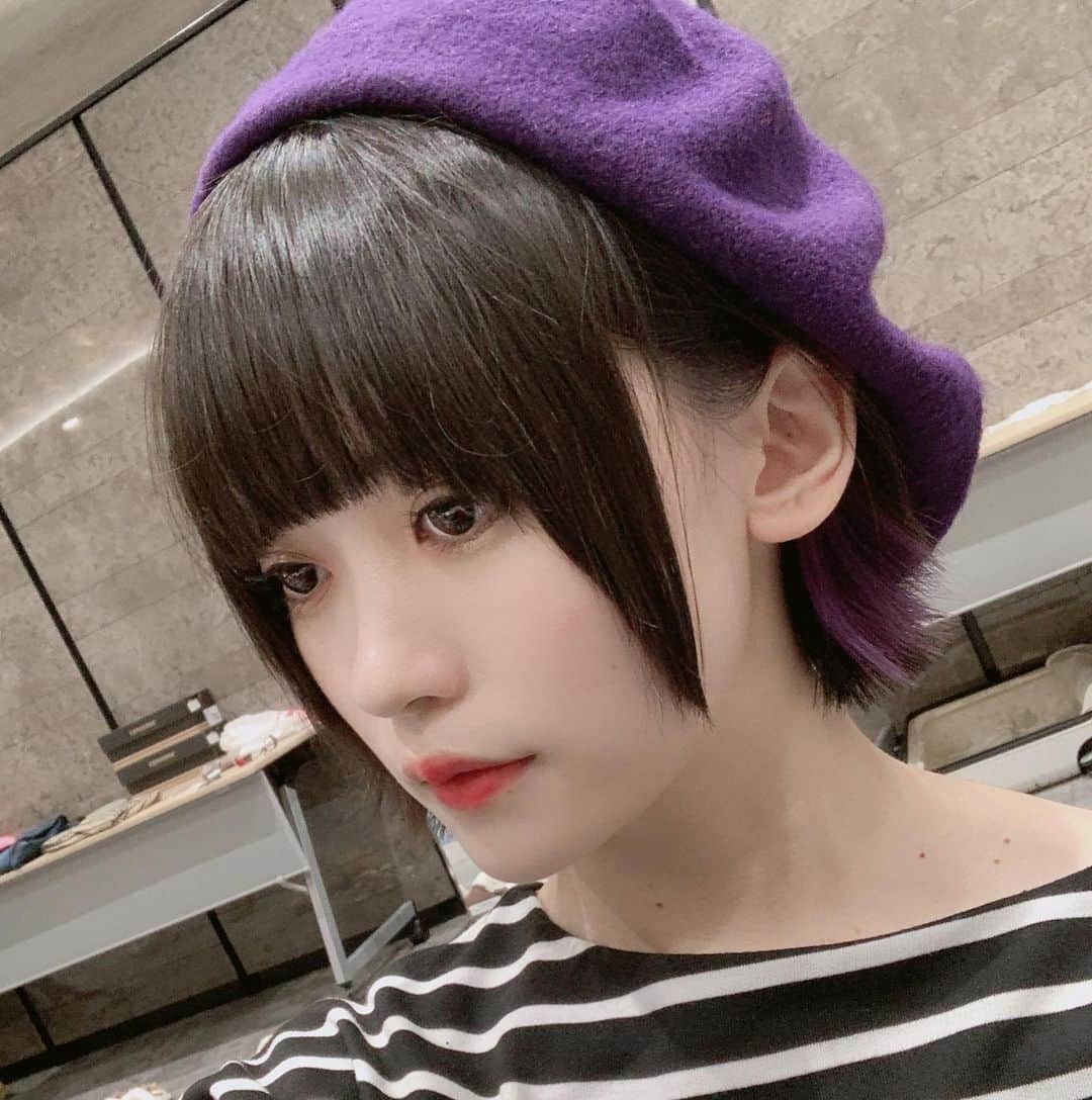 高辻麗さんのインスタグラム写真 - (高辻麗Instagram)「ベレー帽と同化するインナーカラー ・ また紫入れたくなってきたな」12月2日 18時20分 - urara_tantan