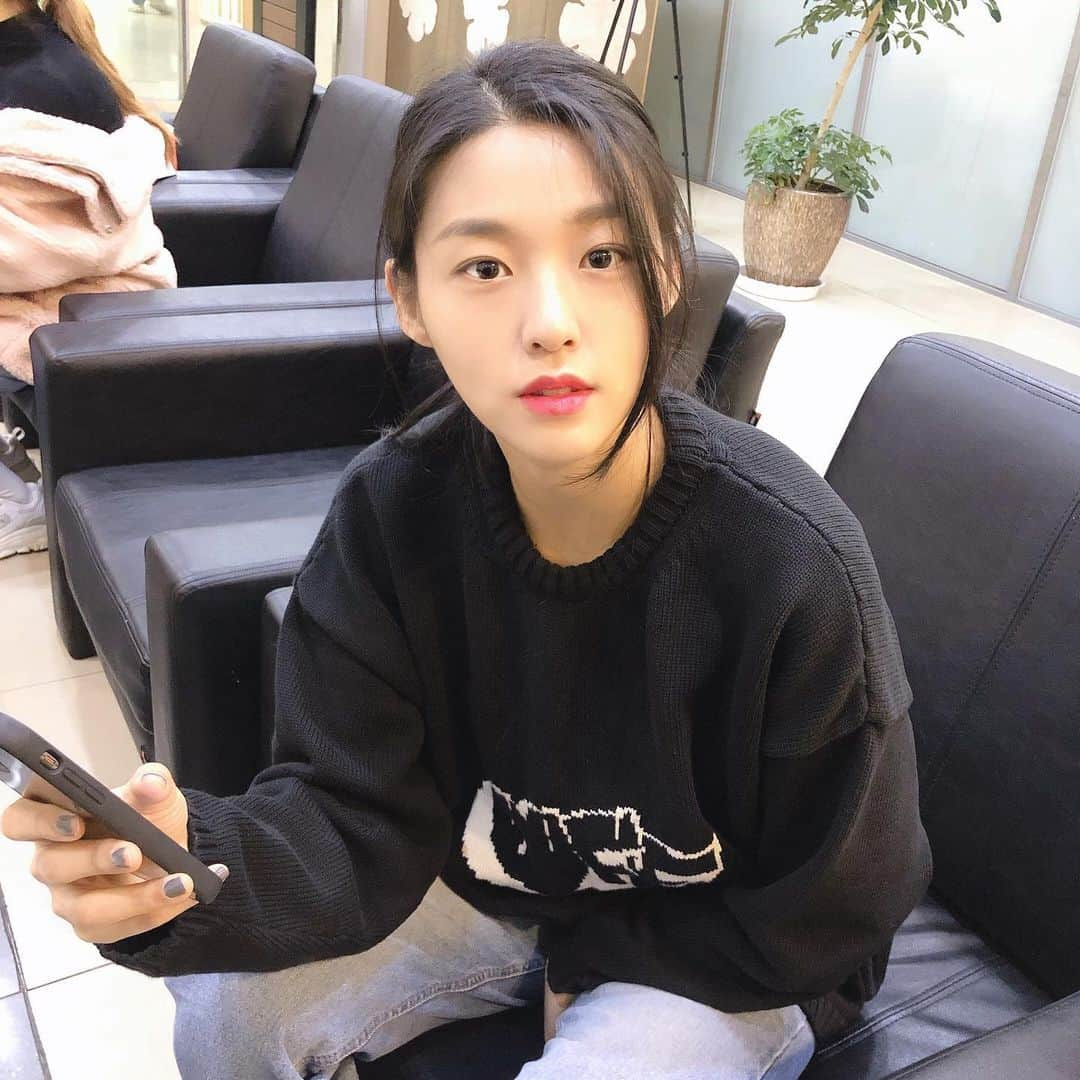 ソリョンさんのインスタグラム写真 - (ソリョンInstagram)「검은 머리 안녕🤦🏻‍♀️」12月2日 18時22分 - s2seolhyuns2