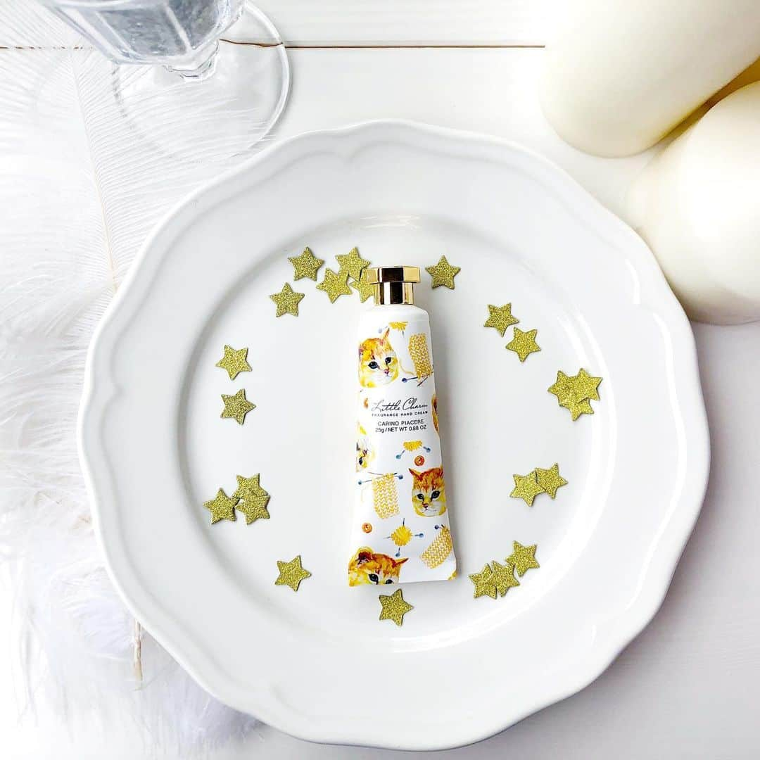 FRAGRANCYさんのインスタグラム写真 - (FRAGRANCYInstagram)「💫NEW💫Little Charm﻿ ﻿ We want you to convey ‘Thank you’ to your precious ones with a small gift.﻿ ﻿ ﻿ #fragrancy #fragrance﻿ #littlecharm #handcream  #フレグランシー #フレグランス ﻿ #リトルチャーム #ハンドクリーム ﻿ #いい匂い #いい香り ﻿ #女子力﻿ #コスメ好き」12月2日 18時33分 - fragrancy_online